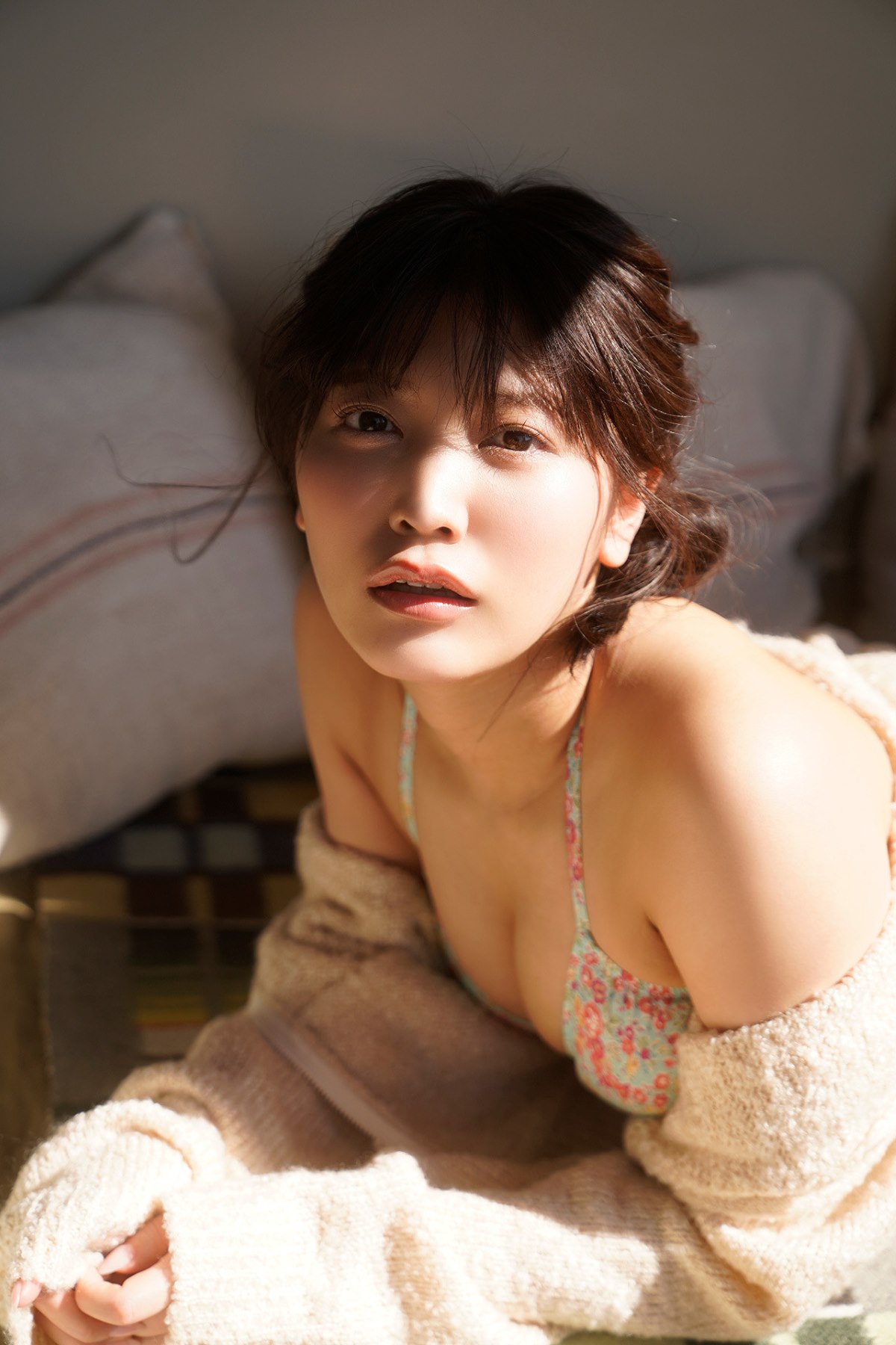 FLASH Photobook Reona Matsushita 松下玲緒菜 Journey With Bare Skin 0023 4199653083.jpg