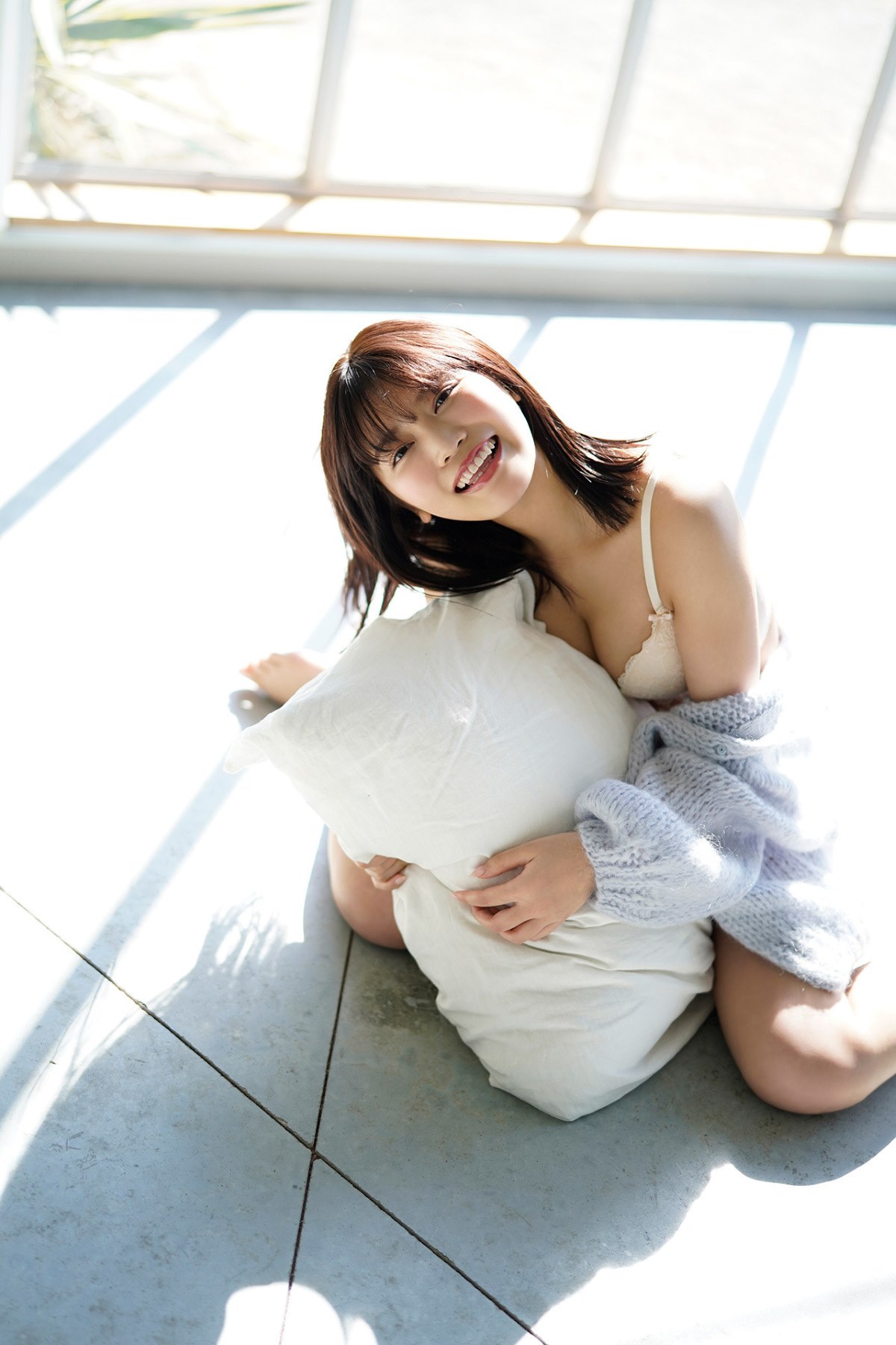 FLASH Photobook Reona Matsushita 松下玲緒菜 Journey With Bare Skin 0040 2072498183.jpg