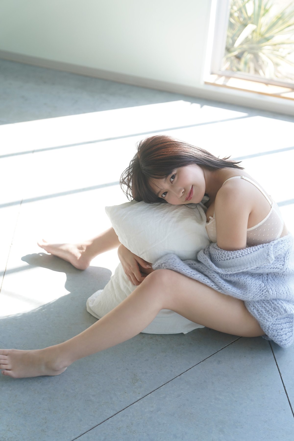 FLASH Photobook Reona Matsushita 松下玲緒菜 Journey With Bare Skin 0043 6331875371.jpg