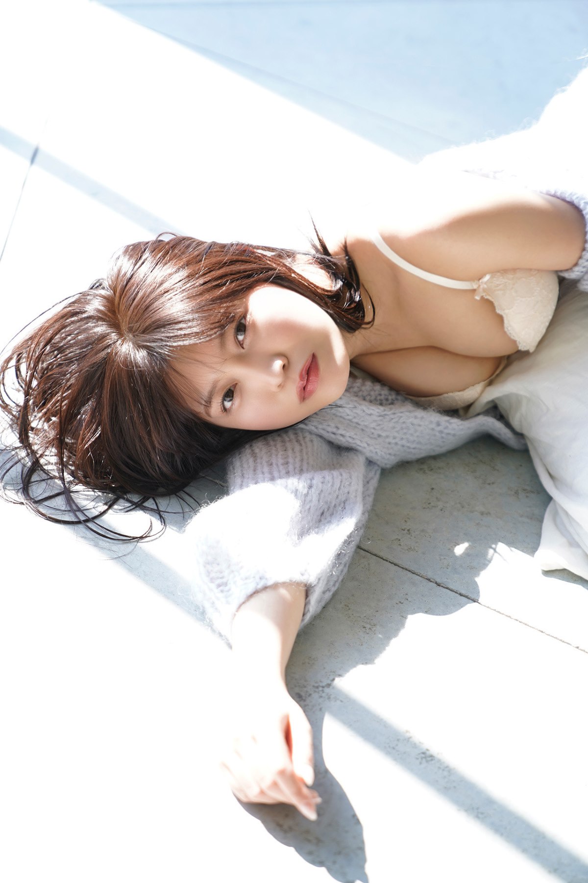 FLASH Photobook Reona Matsushita 松下玲緒菜 Journey With Bare Skin 0045 5290370695.jpg