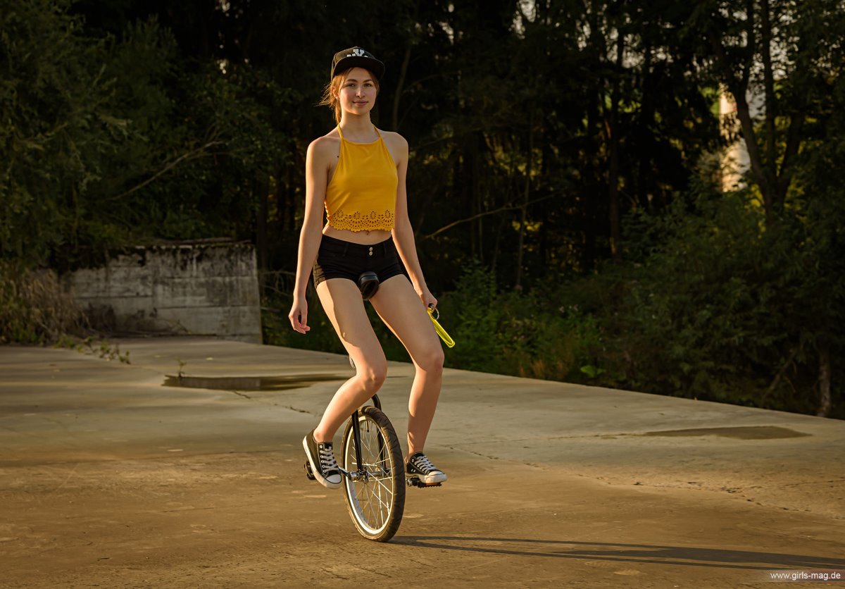 Girls Mag Annika Bubbles on a Unicycle 0037 9938181255.jpg