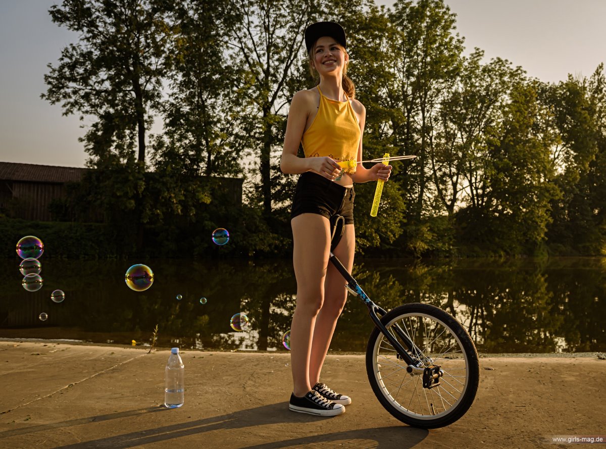 Girls Mag Annika Bubbles on a Unicycle 0088 7813503513.jpg