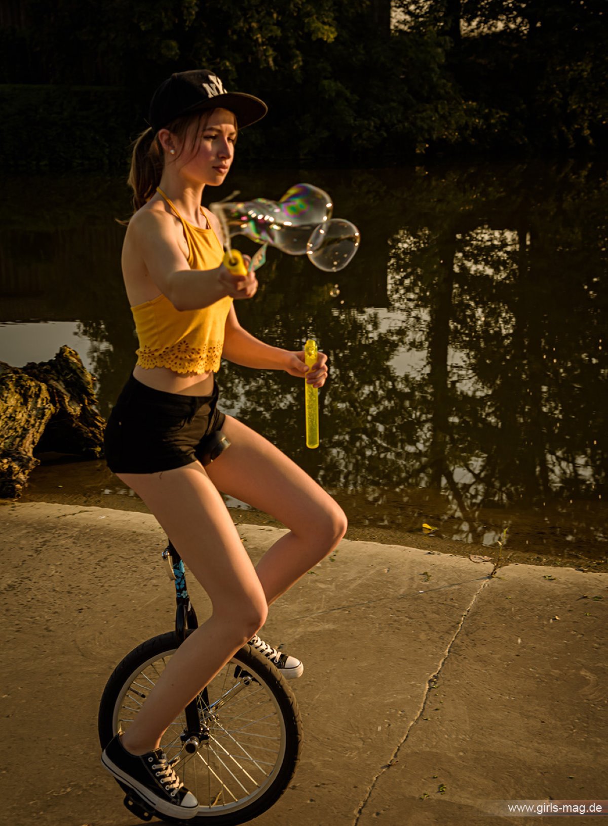 Girls Mag Annika Bubbles on a Unicycle 0091 0827321270.jpg