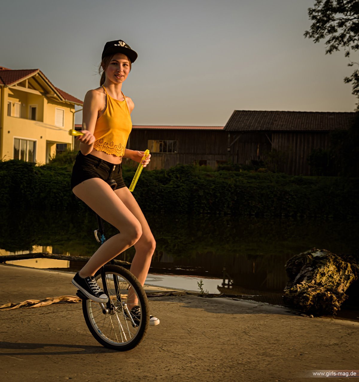Girls Mag Annika Bubbles on a Unicycle 0106 3144102429.jpg