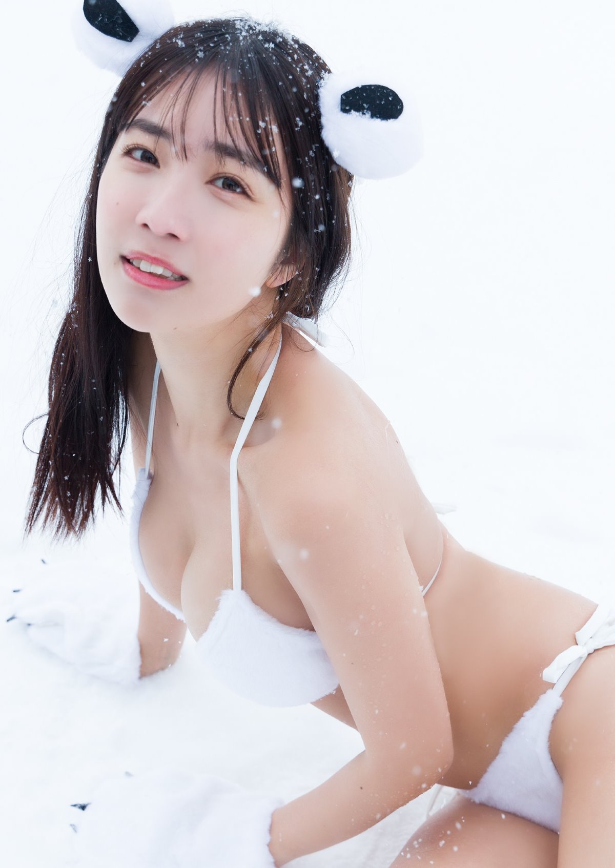 YJ Photobook 2023 02 16 Kisumi Amau 天羽希純 Snow Swimsuits And Kisumi Amau 0029 8188486238.jpg