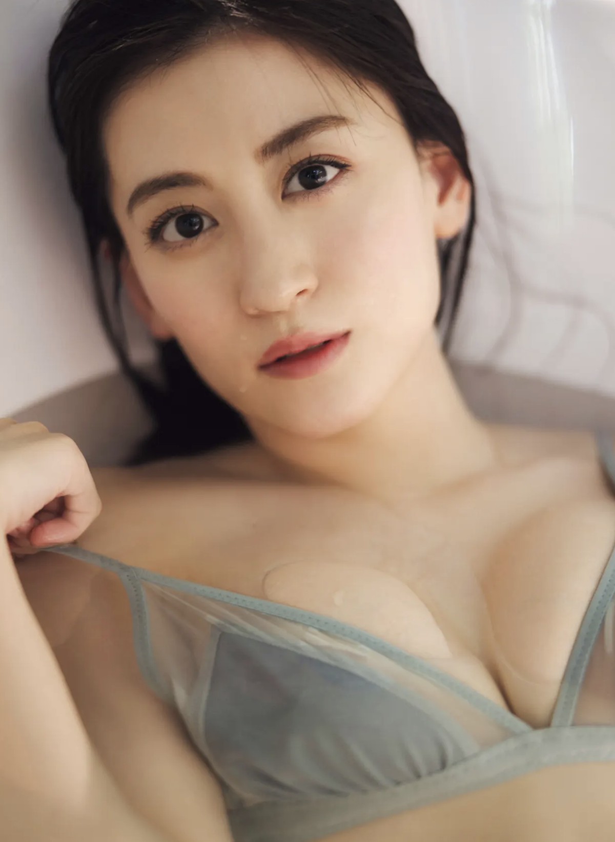 FRIDAYデジタル写真集 2023 04 19 Megumi Kaminishi 上西恵 Sensual Soft Skin 0008 9913907212.jpg