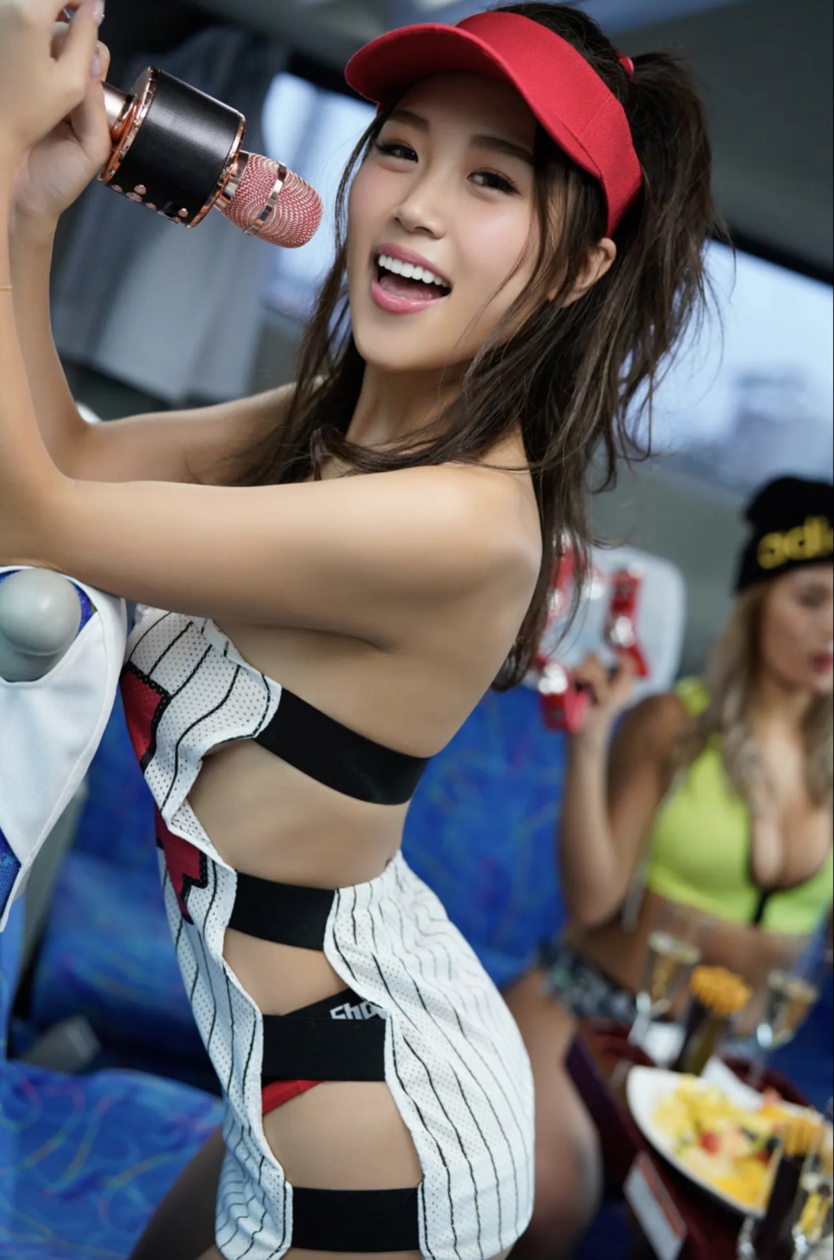 FRIDAYデジタル写真集 Cyber Japan Dancers Onsen Bus Tour Vol 1 With You 0003 3003610925.jpg