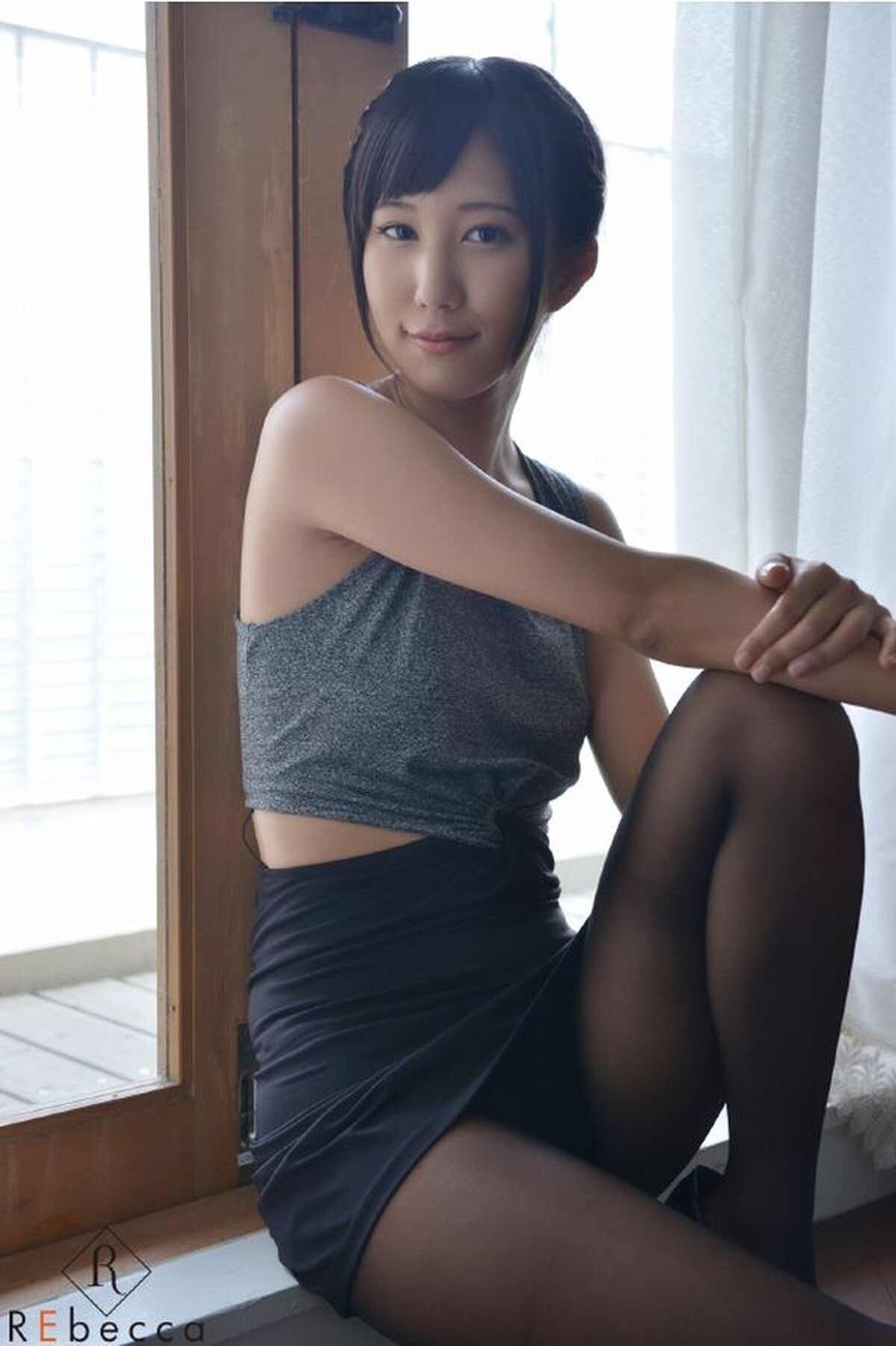 Photobook Riku Minato 湊莉久 Fascinating Short Hair Girls 0036 3994328816.jpg