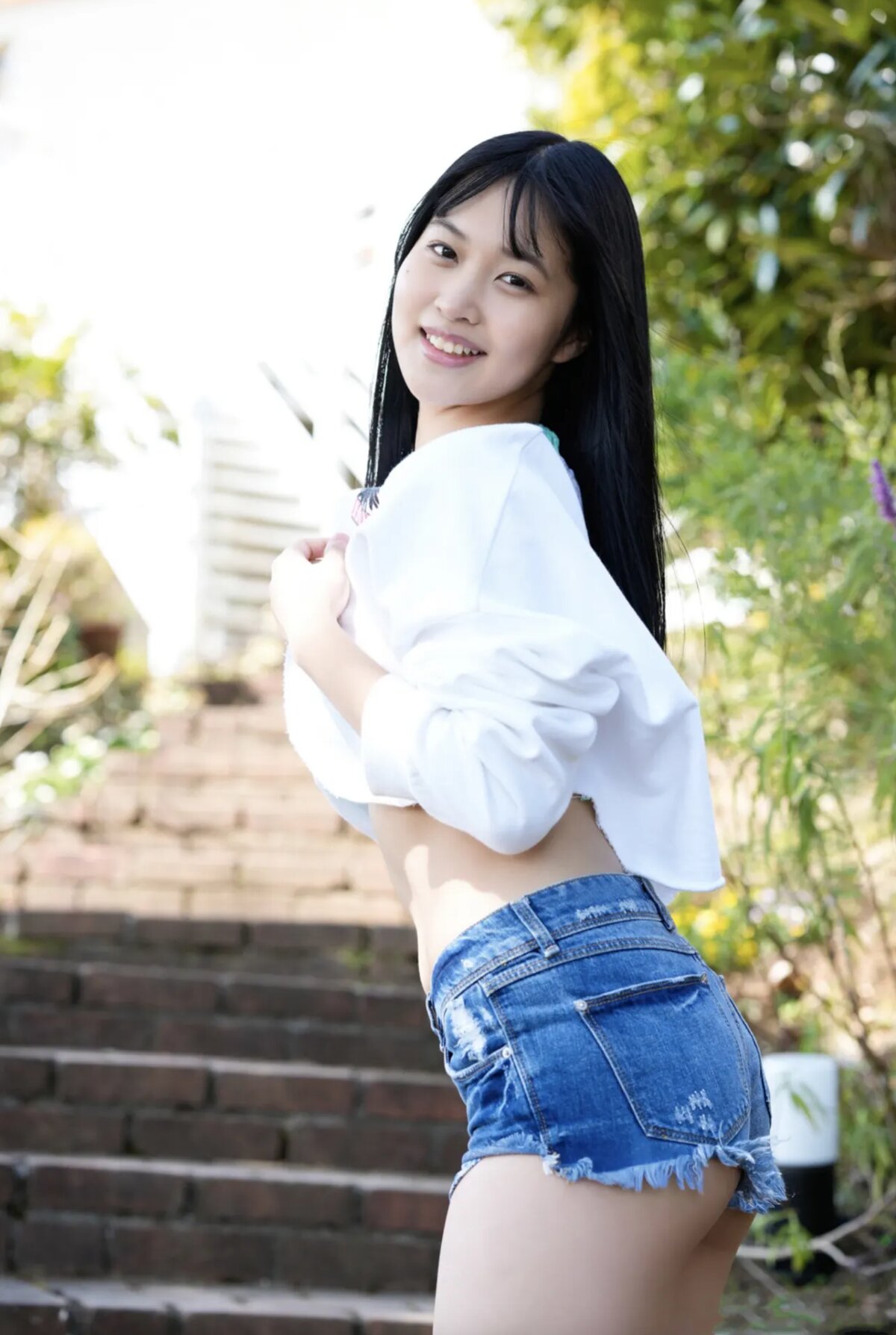 FRIDAYデジタル写真集 Miyuka Minami 南みゆか Cinderella In Bikini 0013 0164965798.jpg