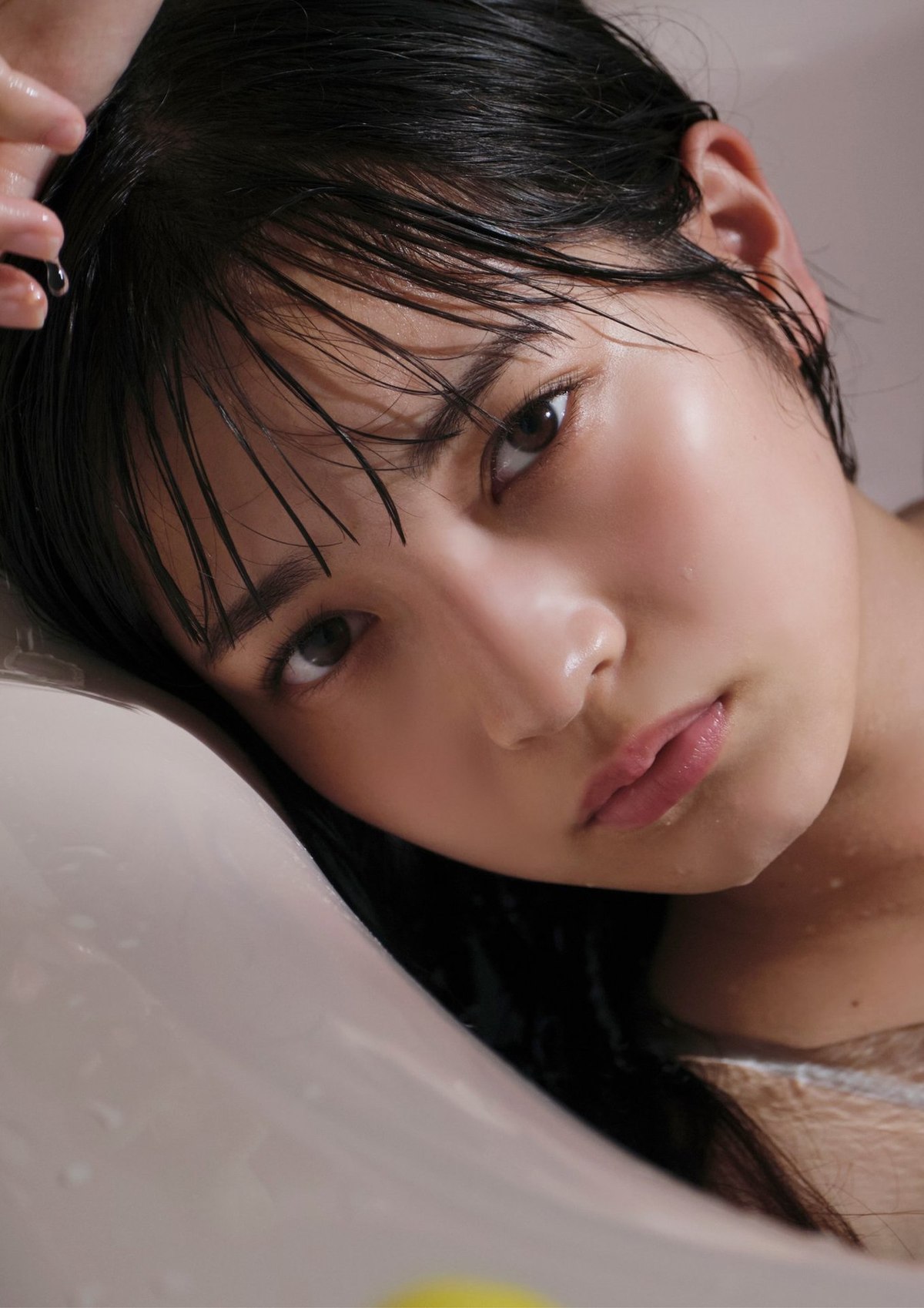 BRODY Photobook 2021 11 11 Nanako Kurosaki 黒嵜菜々子 That Girl Is Natural 0065 1023471134.jpg