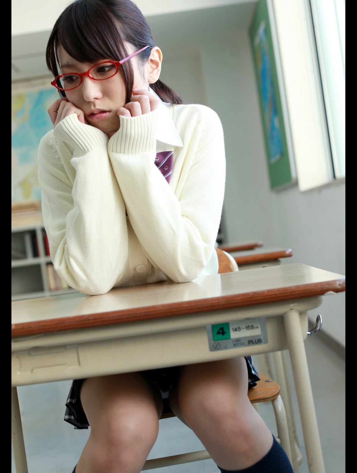 Photobook 2013 10 18 Chika Arimura 有村千佳 Ikenaikoto In The Classroom 0014 9541297789.jpg