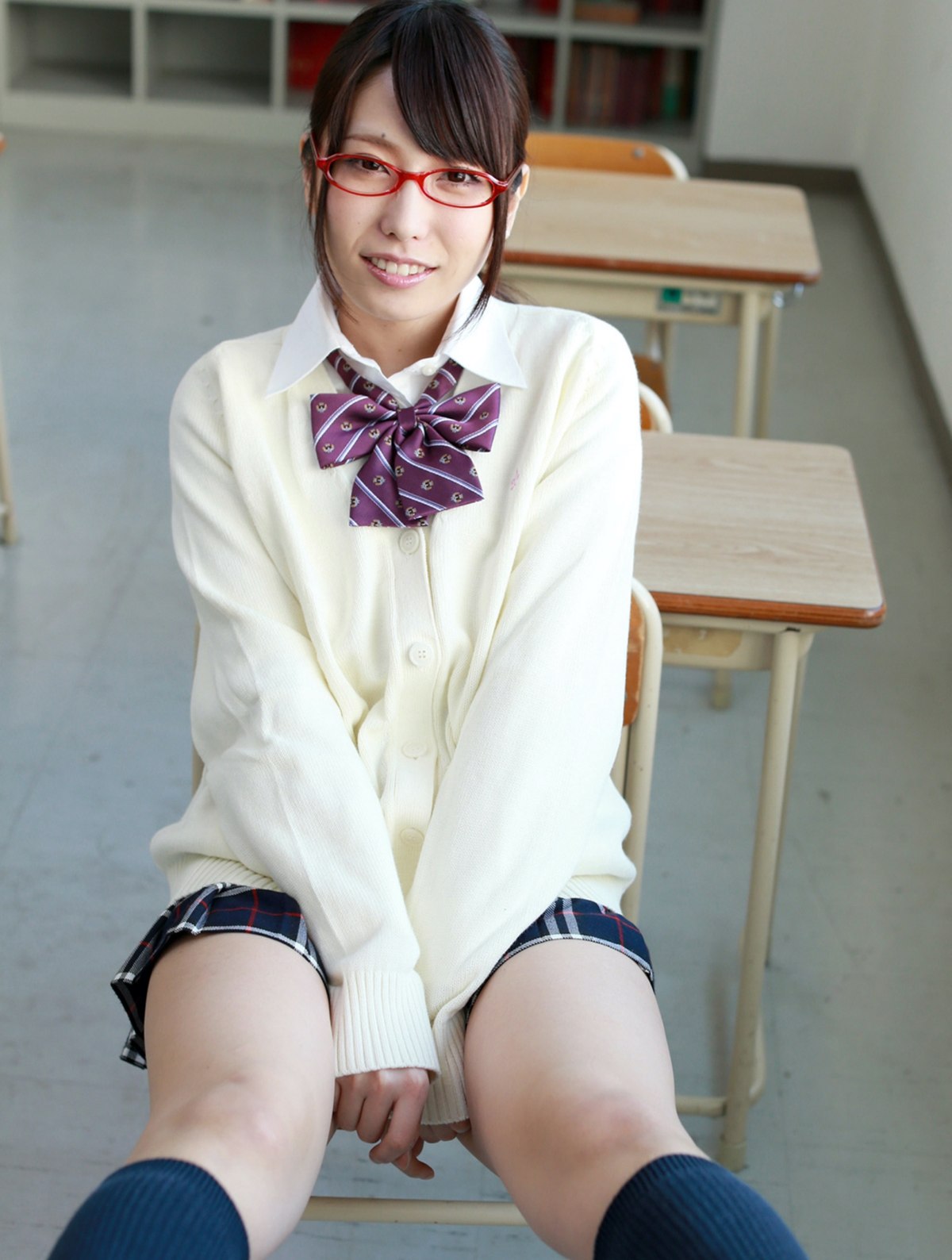 Photobook 2013 10 18 Chika Arimura 有村千佳 Ikenaikoto In The Classroom 0021 6393131388.jpg