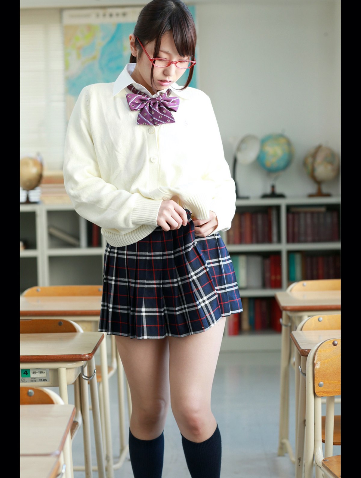 Photobook 2013 10 18 Chika Arimura 有村千佳 Ikenaikoto In The Classroom 0034 1484629196.jpg