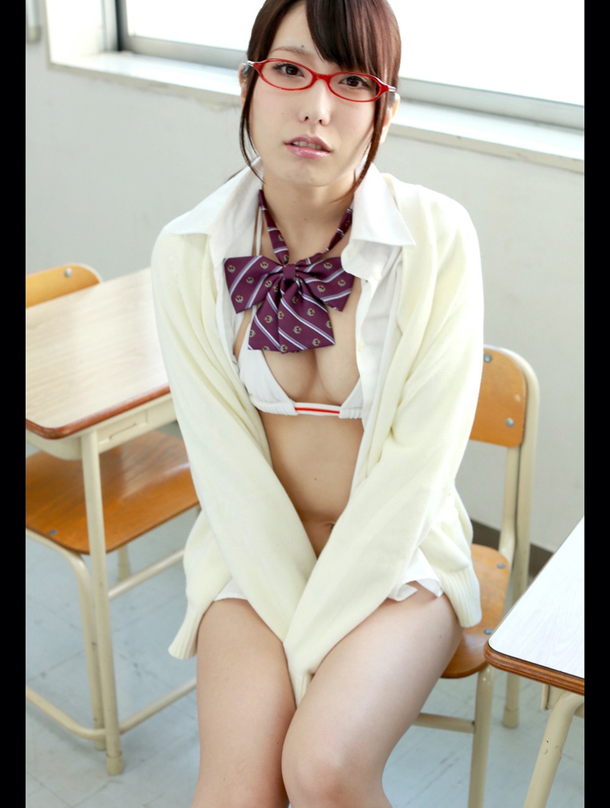 Photobook 2013 10 18 Chika Arimura 有村千佳 Ikenaikoto In The Classroom 0045 3388625493.jpg