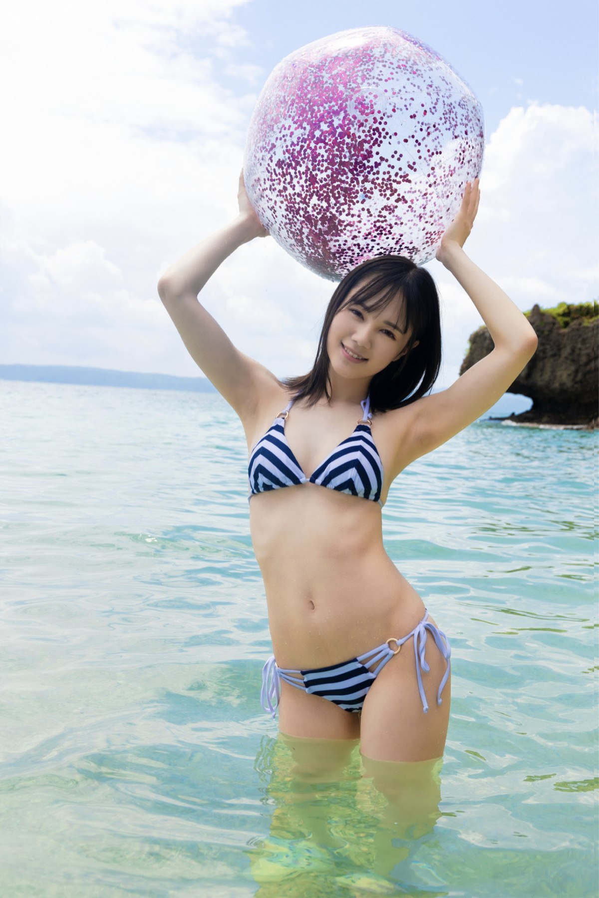 Photobook 2021 11 19 Remu Suzumori 涼森れむ Gravure Photobook In A Transparent World 0054 9304262958.jpg