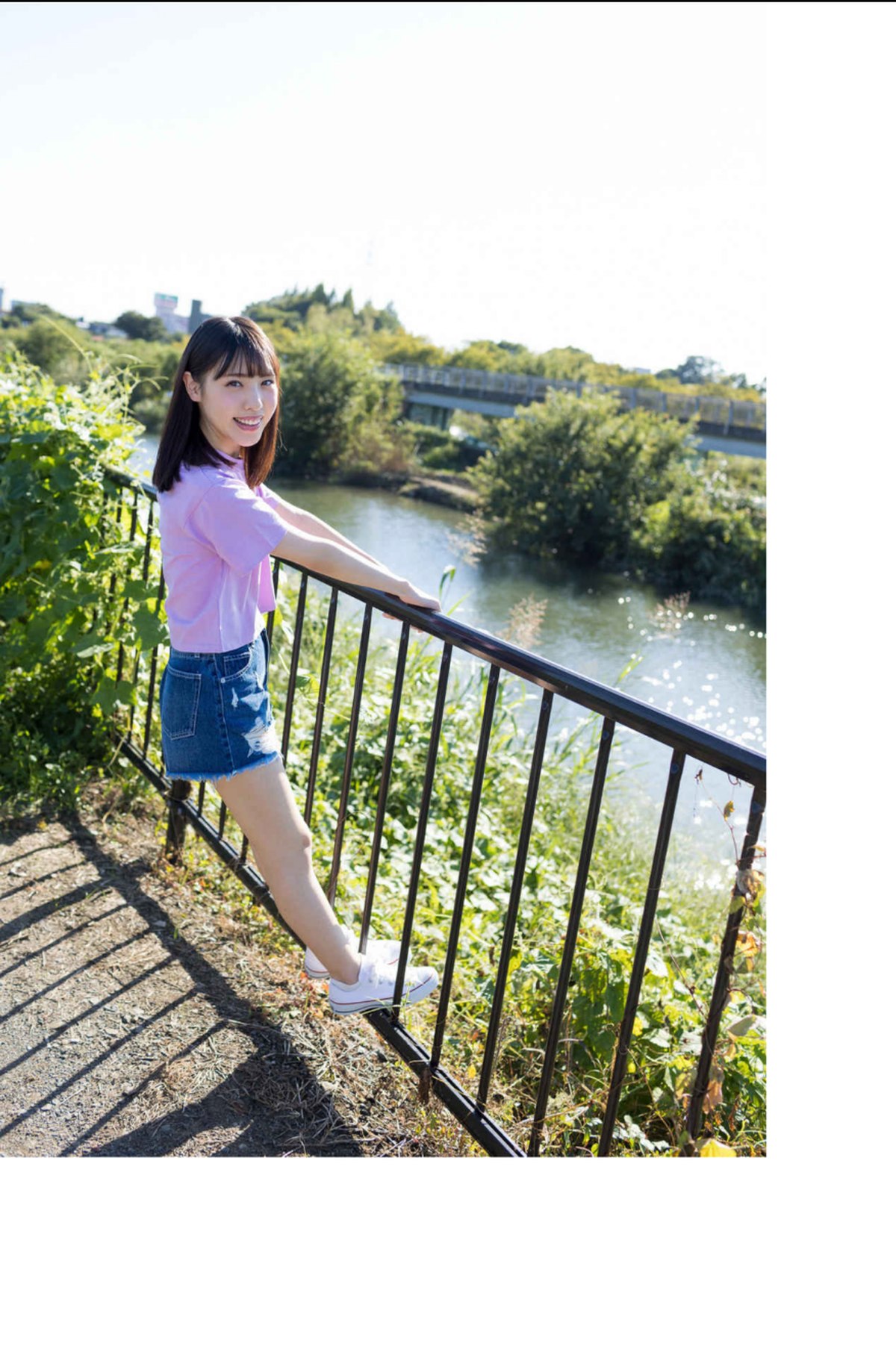 Photobook 2021 11 26 Hana Shirato 白桃はな Gravure Photobook Youth Aoharu 0061 1944593010.jpg