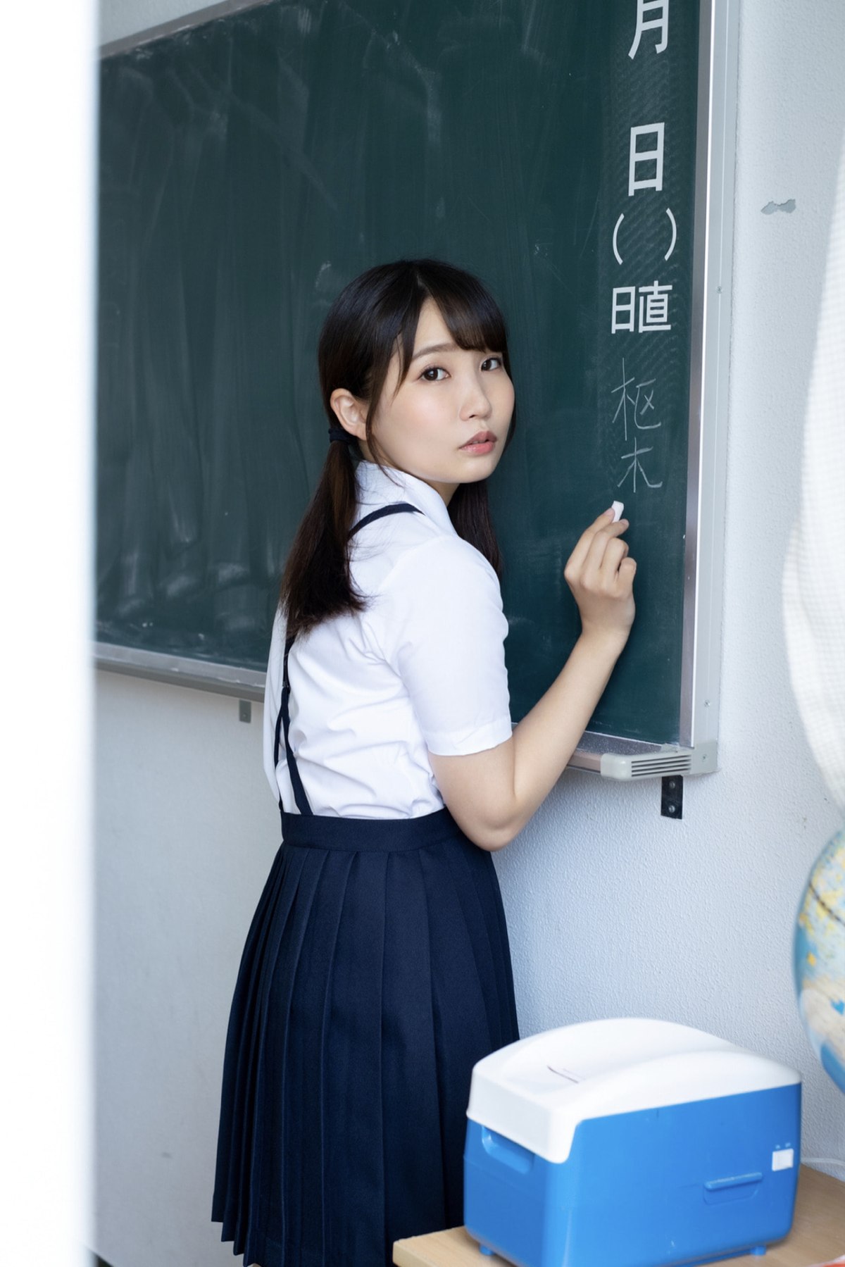 Photobook 2022 11 04 Aoi Kururugi 枢木あおい Gravure Photobook Youth Aoharu 0039 7372530656.jpg