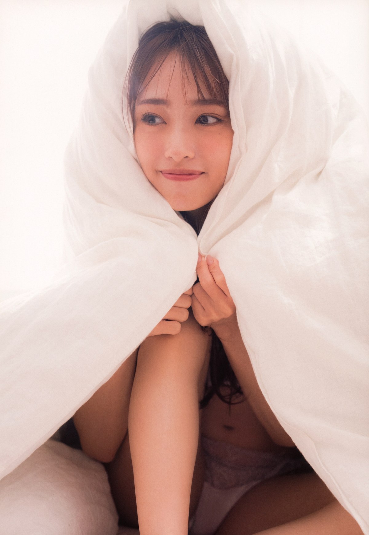 Photobook 2023 07 20 Mion Mukaichi 向井地美音 1st Photobook True Identity Of Heartbreak 0036 7760292283.jpg