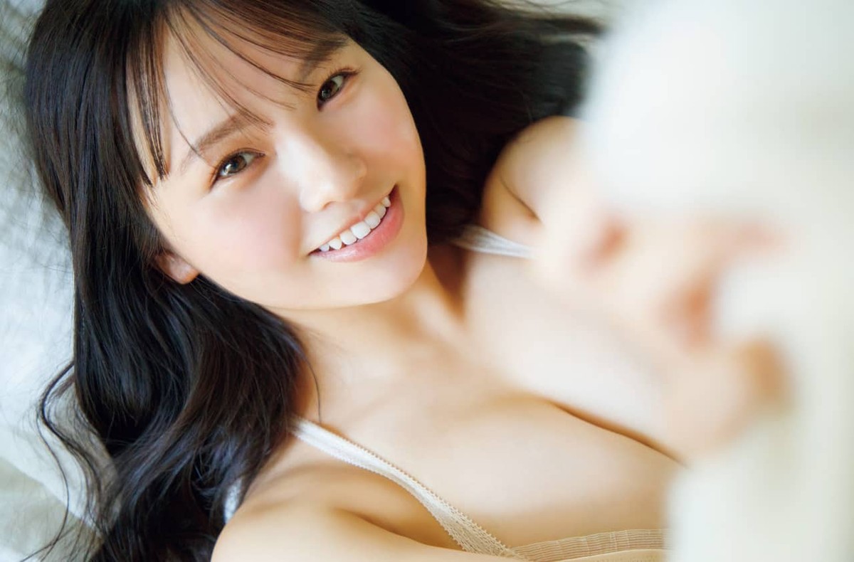 FRIDAY Digital Photobook Yuha Hongo 本郷柚巴 Happiness 0076 9139798553.jpg