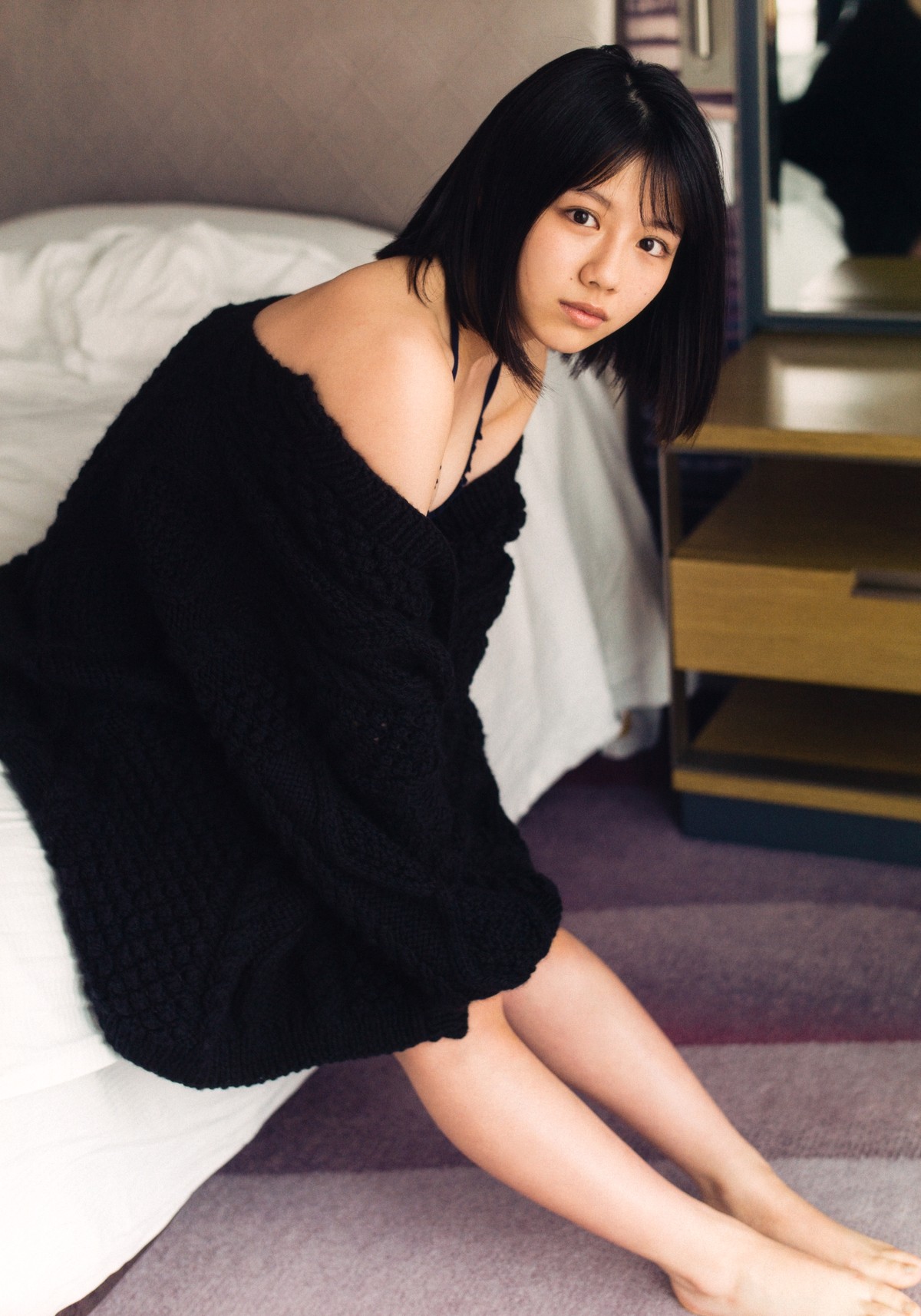 Photobook 2019 01 17 Miho Watanabe 渡邉美穂 1st Photobook Hidamari 0024 7495187100.jpg