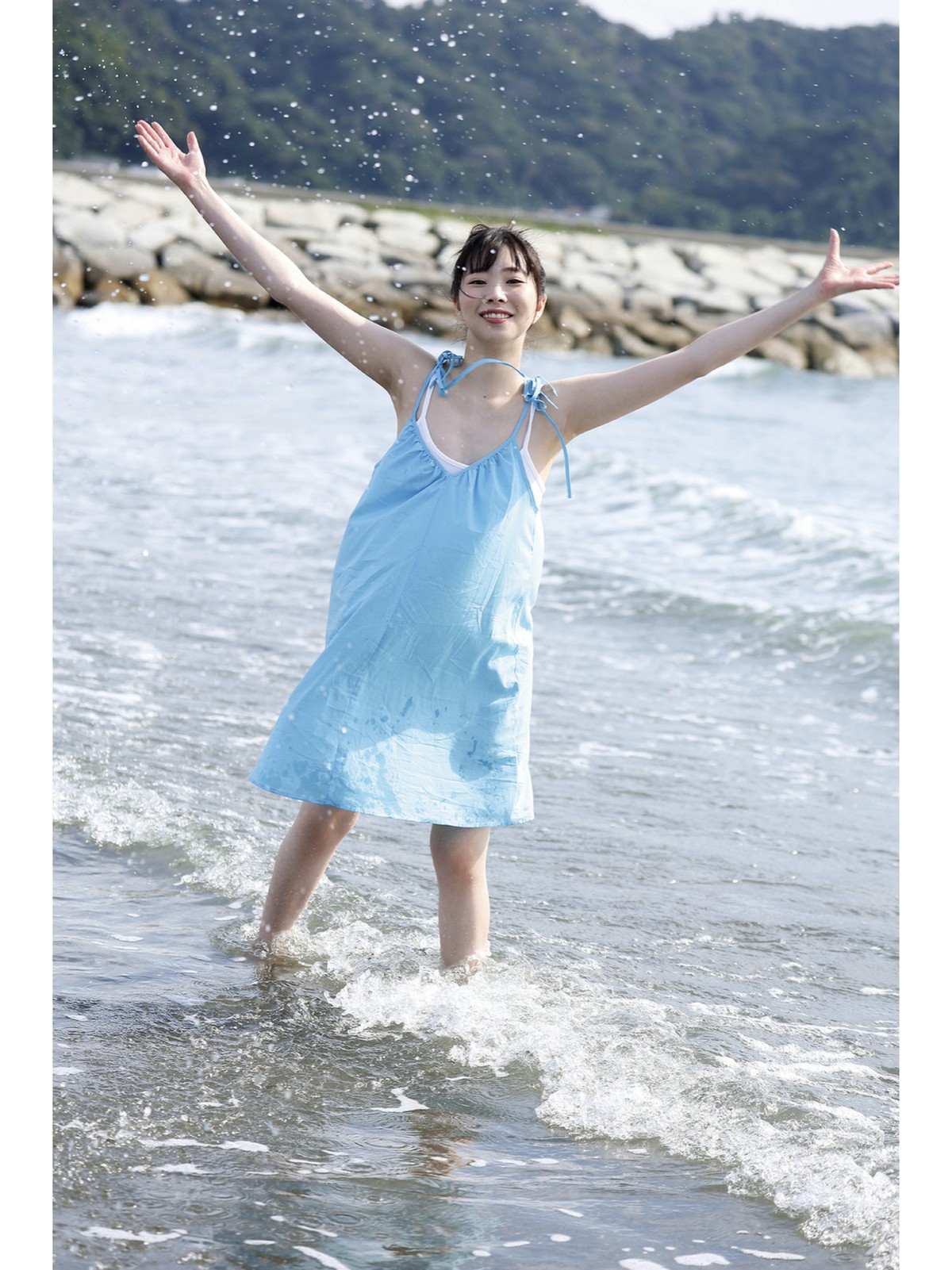 Photobook 2022 09 09 Kozue Minami 美波こづえ Sound Of Waves 0005 5723658148.jpg