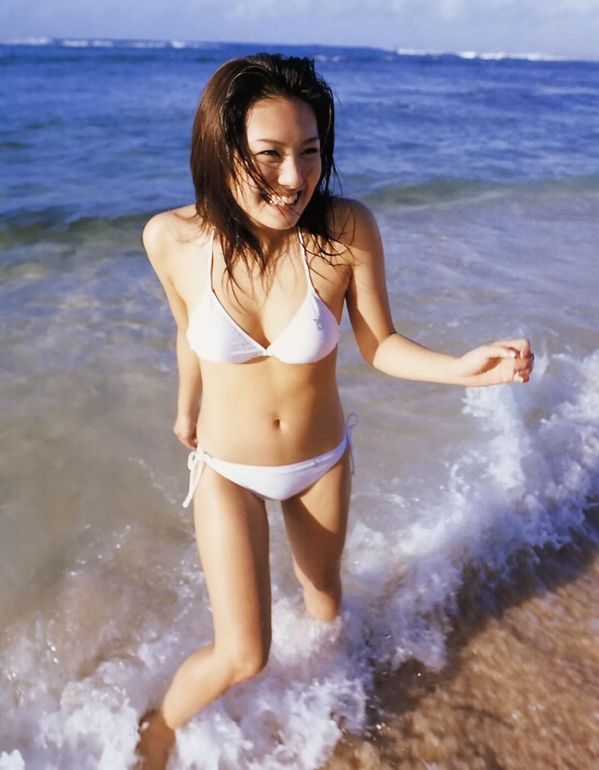 Photobook Haruna Yabuki 矢吹春奈 PRIVATE BEACH 0041 7882120328.jpg