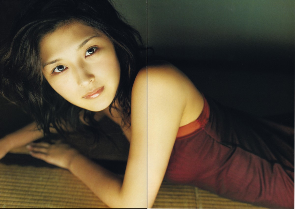 Photobook Rika Ishikawa 石川梨華 Gorgeous Hana bi See The Pay 0070 8527391343.jpg