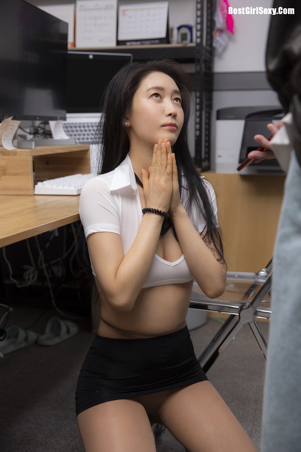 BUNNY Lee Ha Kim A Lady In The Office S 4 Weakness 0025 3123986034.jpg