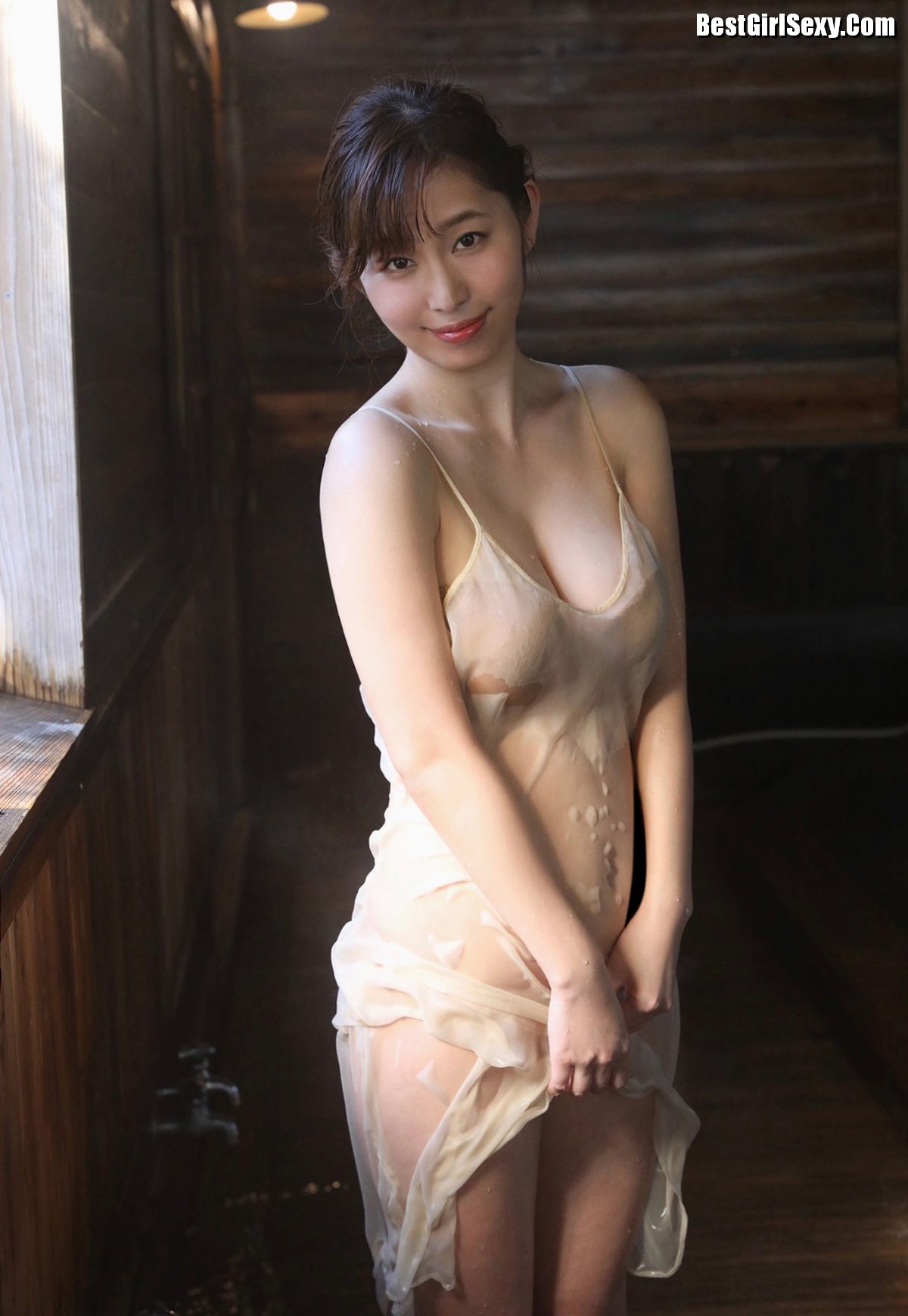 FRIDAY Misumi Shiochi 塩地美澄 One Night And Two Days A Special Journey Vol 3 0057 0252236843.jpg