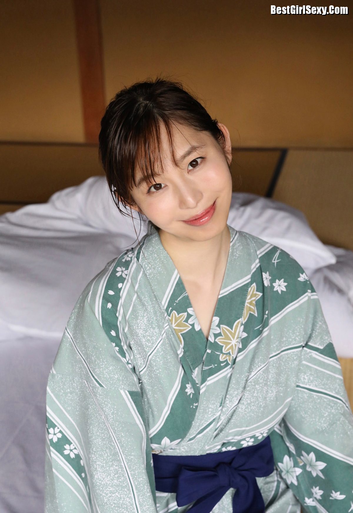 FRIDAY Misumi Shiochi 塩地美澄 One Night And Two Days A Special Journey Vol 3 0081 4451501713.jpg