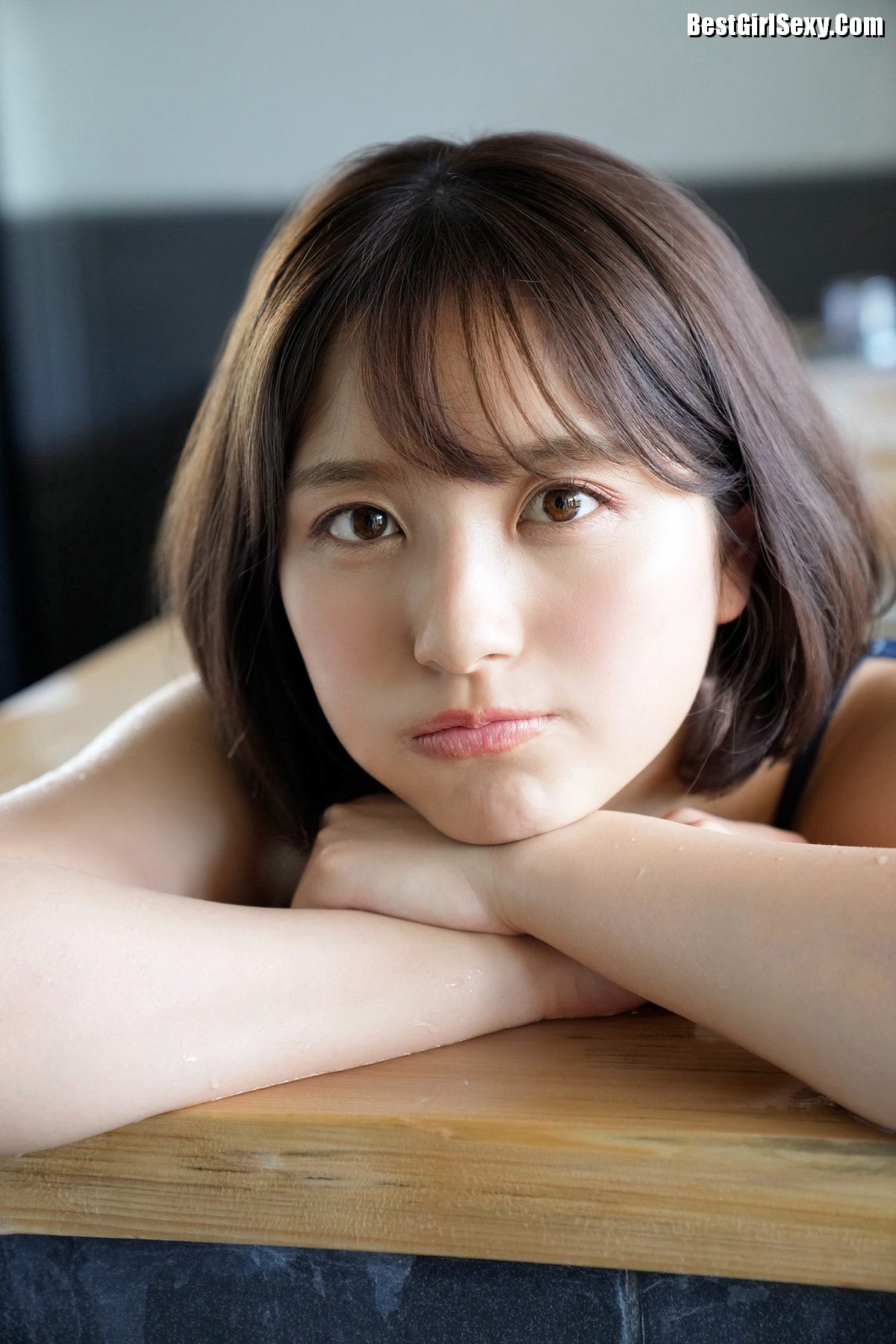 FRIDAY Owada Nana 大和田南那 Lip Of Slight Fever 0036 4945059088.jpg