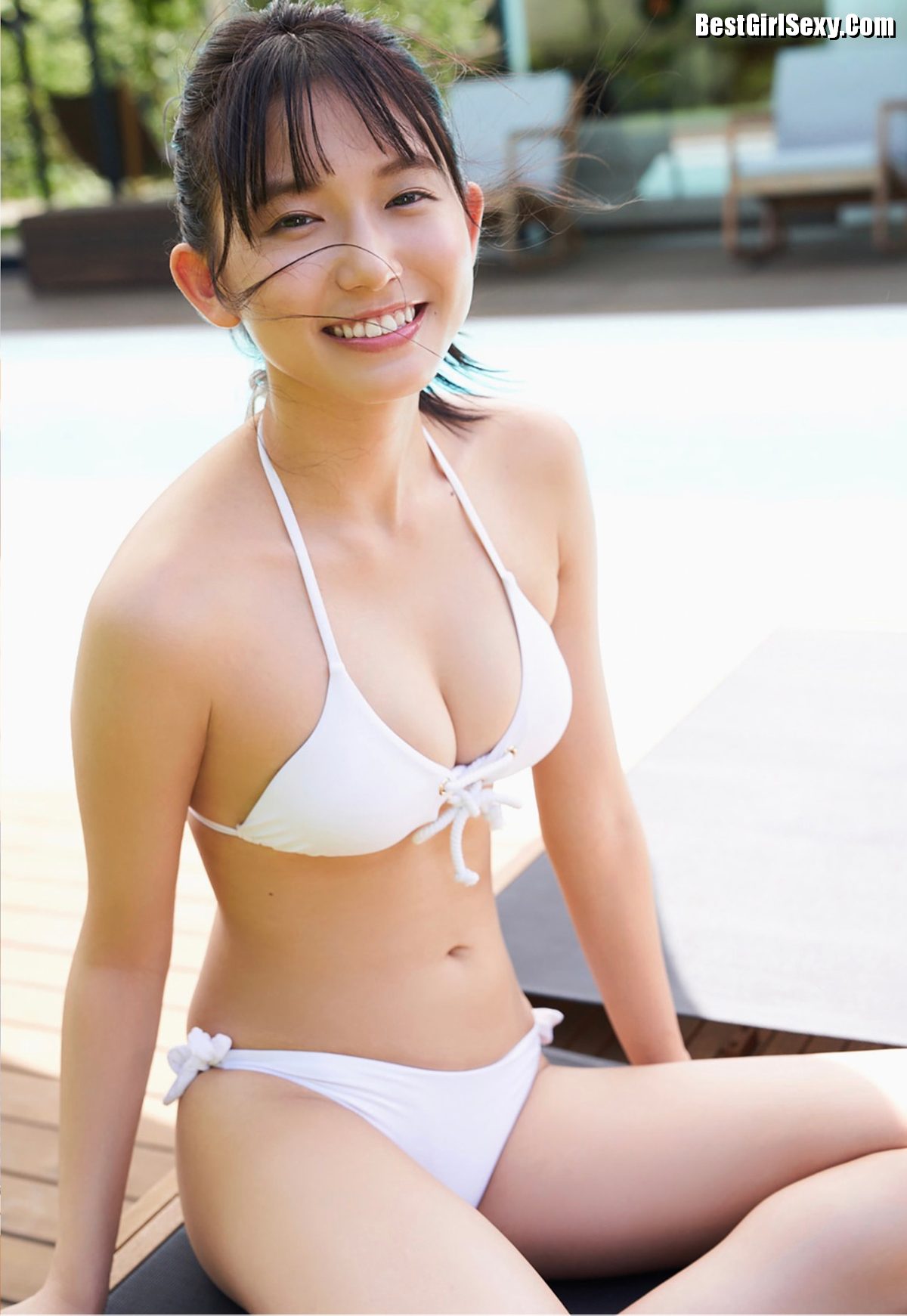 FRIDAY Shida Nene 志田音々 Active Female College Students First Bikini Vol 3 B 0008 2810748857.jpg