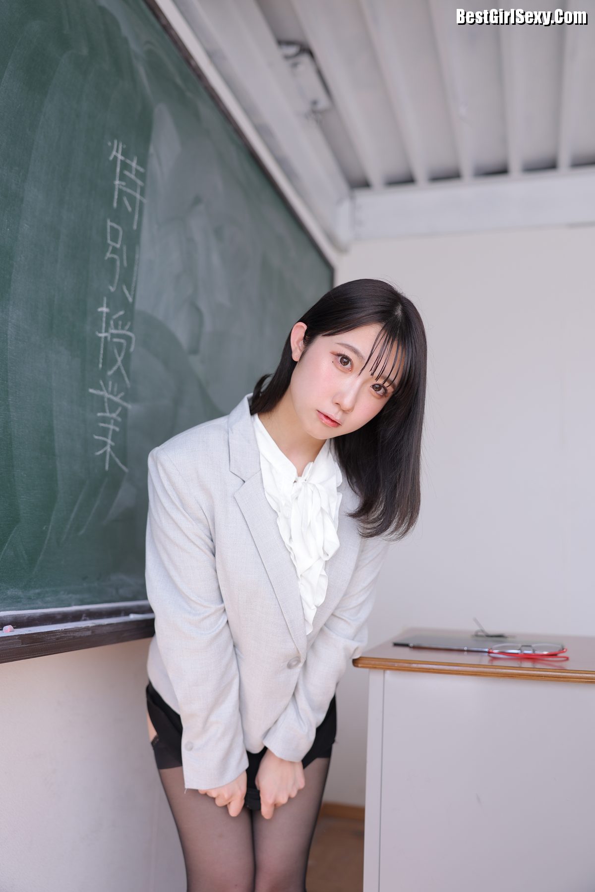 Momo Ogawa 大河もも Only I Know What Would Happen If Momo chan Became A Teacher A 0011 0797307262.jpg