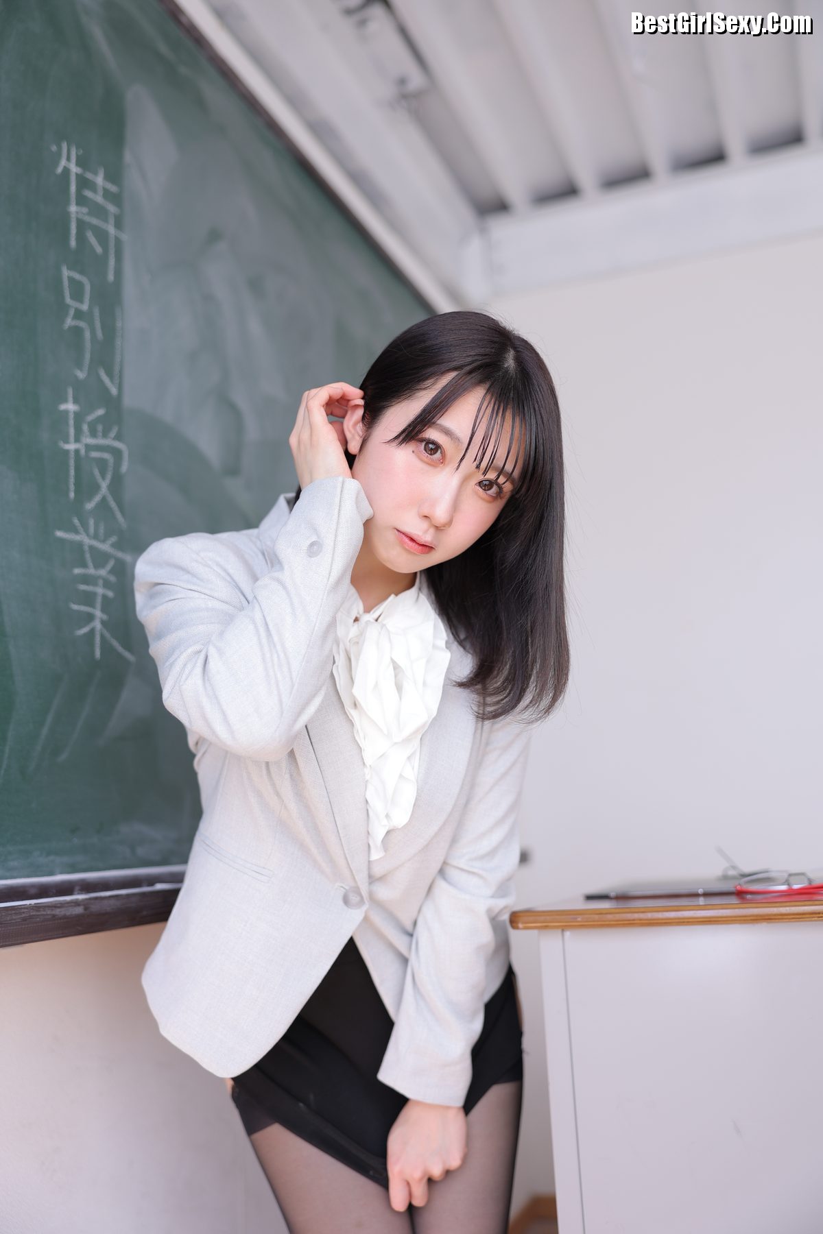 Momo Ogawa 大河もも Only I Know What Would Happen If Momo chan Became A Teacher A 0012 6879200887.jpg