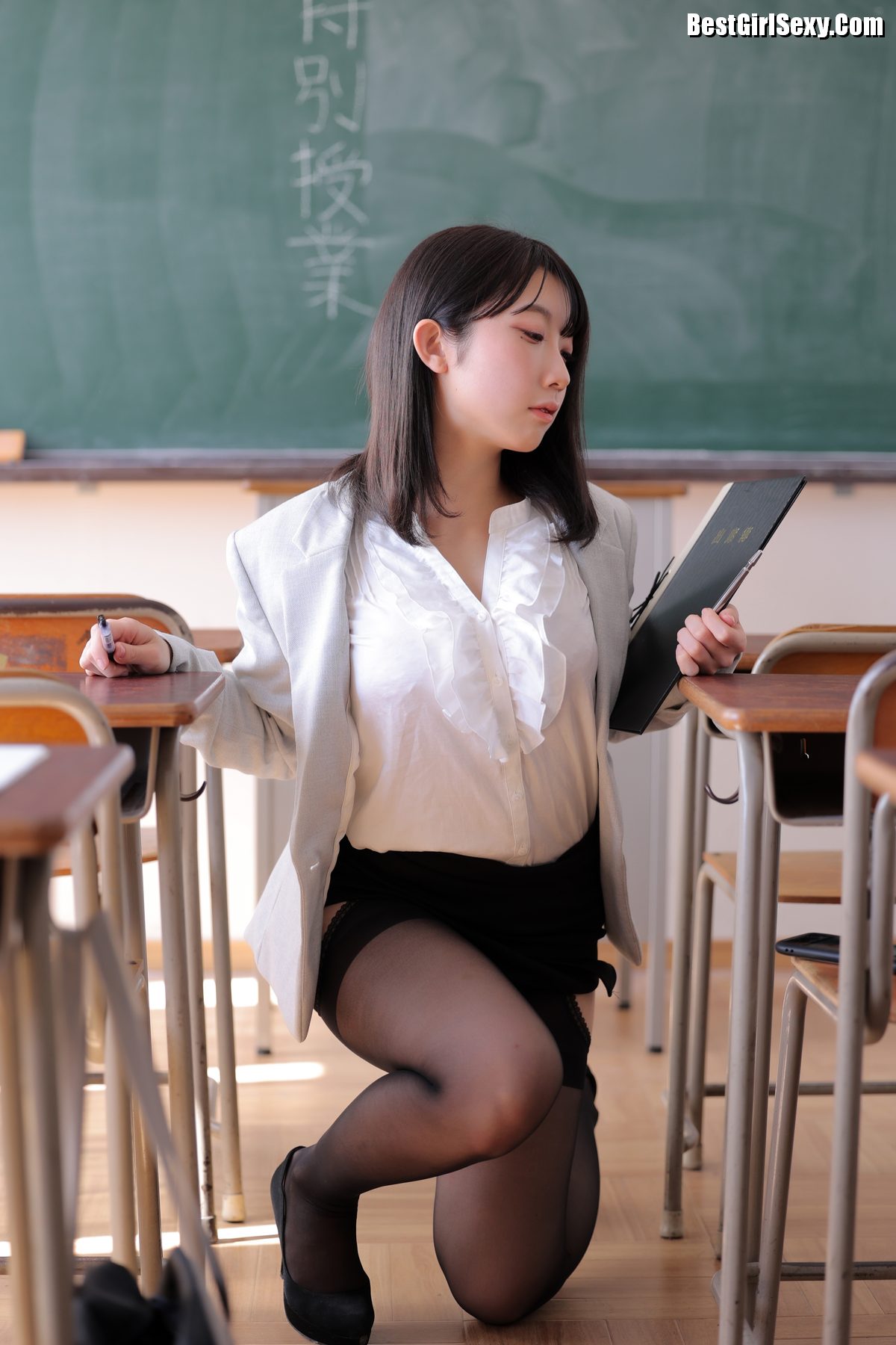 Momo Ogawa 大河もも Only I Know What Would Happen If Momo chan Became A Teacher A 0036 6194546465.jpg