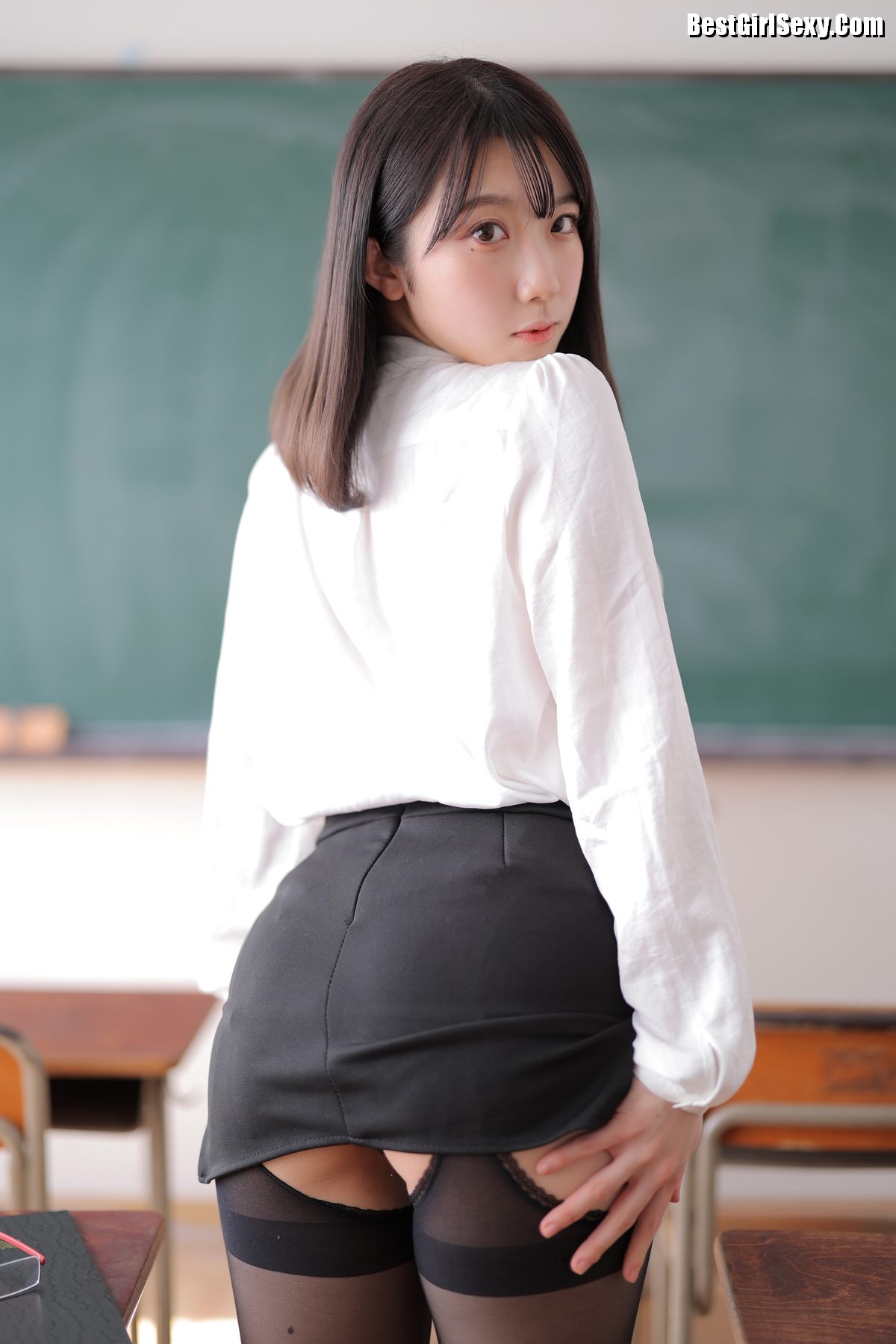 Momo Ogawa 大河もも Only I Know What Would Happen If Momo chan Became A Teacher A 0071 0914296811.jpg