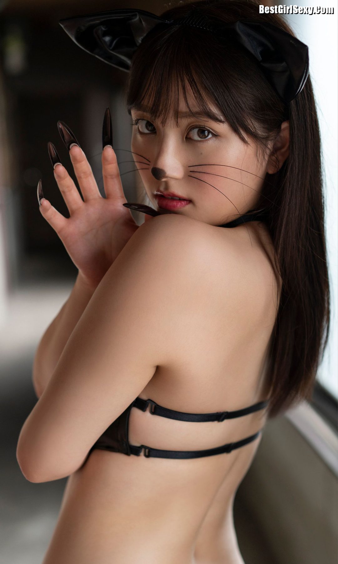 Nana Owada 大和田南那 Shitamachi Cats Eye 0037 9140719459.jpg
