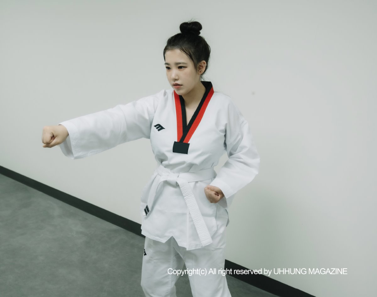 UHHUNG MAGAZINE Jenn Vol 1 Taekwondo Part1 0043 9740769559.jpg