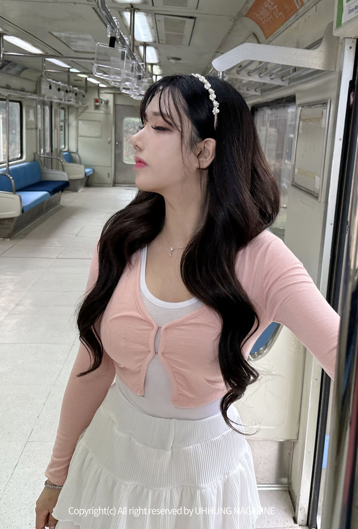 UHHUNG MAGAZINE Hani 하니 The Girlfriend On The Subway Part1 0002 2694672349.jpg