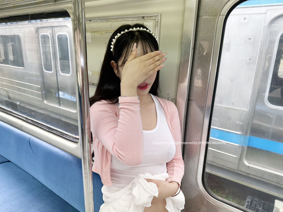 UHHUNG MAGAZINE Hani 하니 The Girlfriend On The Subway Part2 0011 6864253831.jpg