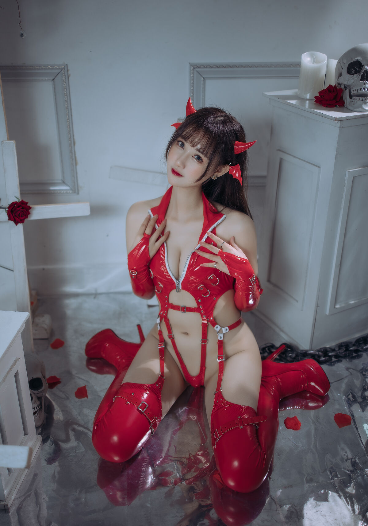 Coser@羽生三未 红色胶衣小恶魔 0033 7875749813.jpg