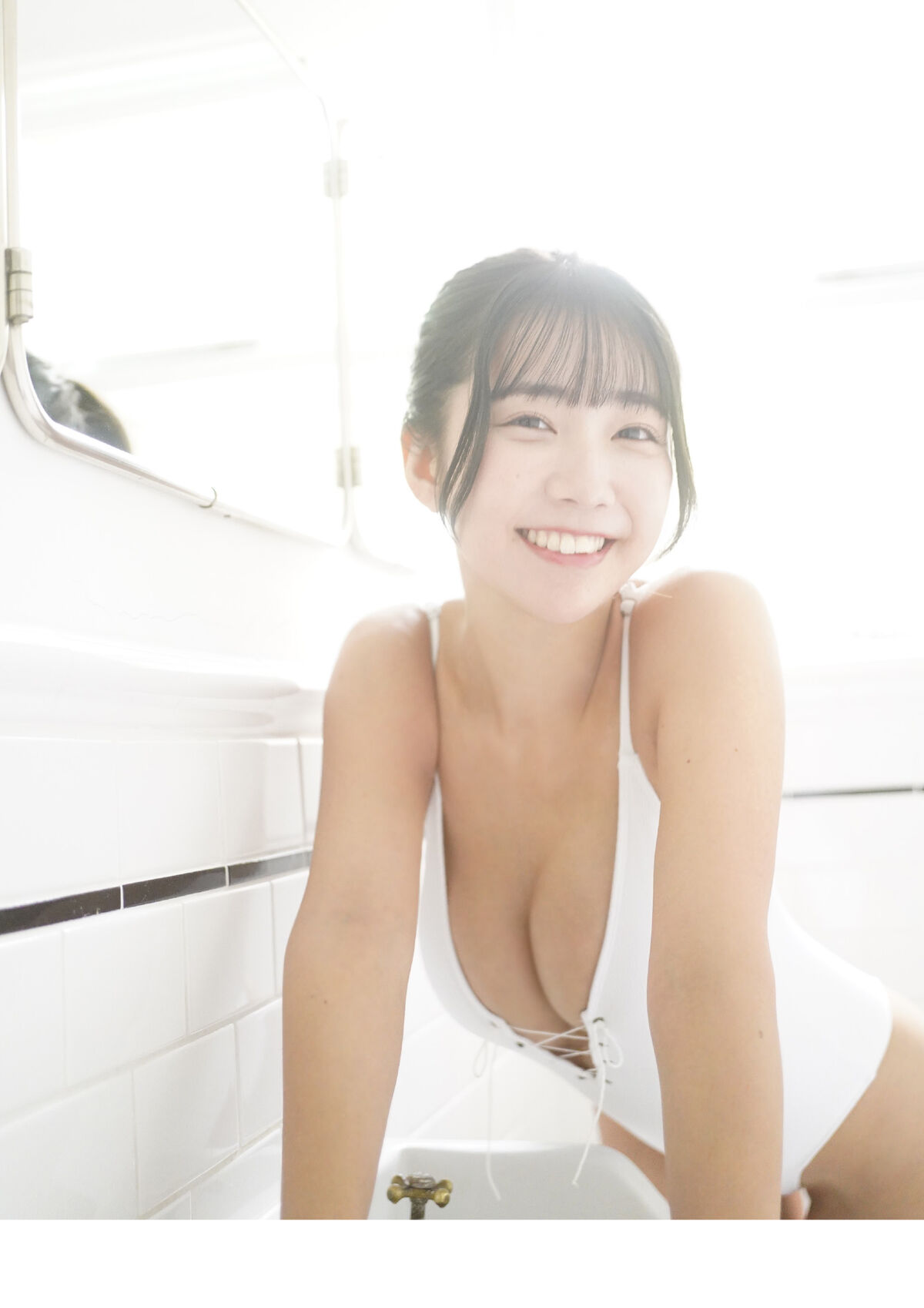 Photobook 2024 05 24 Kisumi Amau 天羽希純 君の心を撮りたいんだPart 1 天羽希純の場合 STRiKE DIGITAL PHOTOBOOK 054 0046 8077352804.jpg