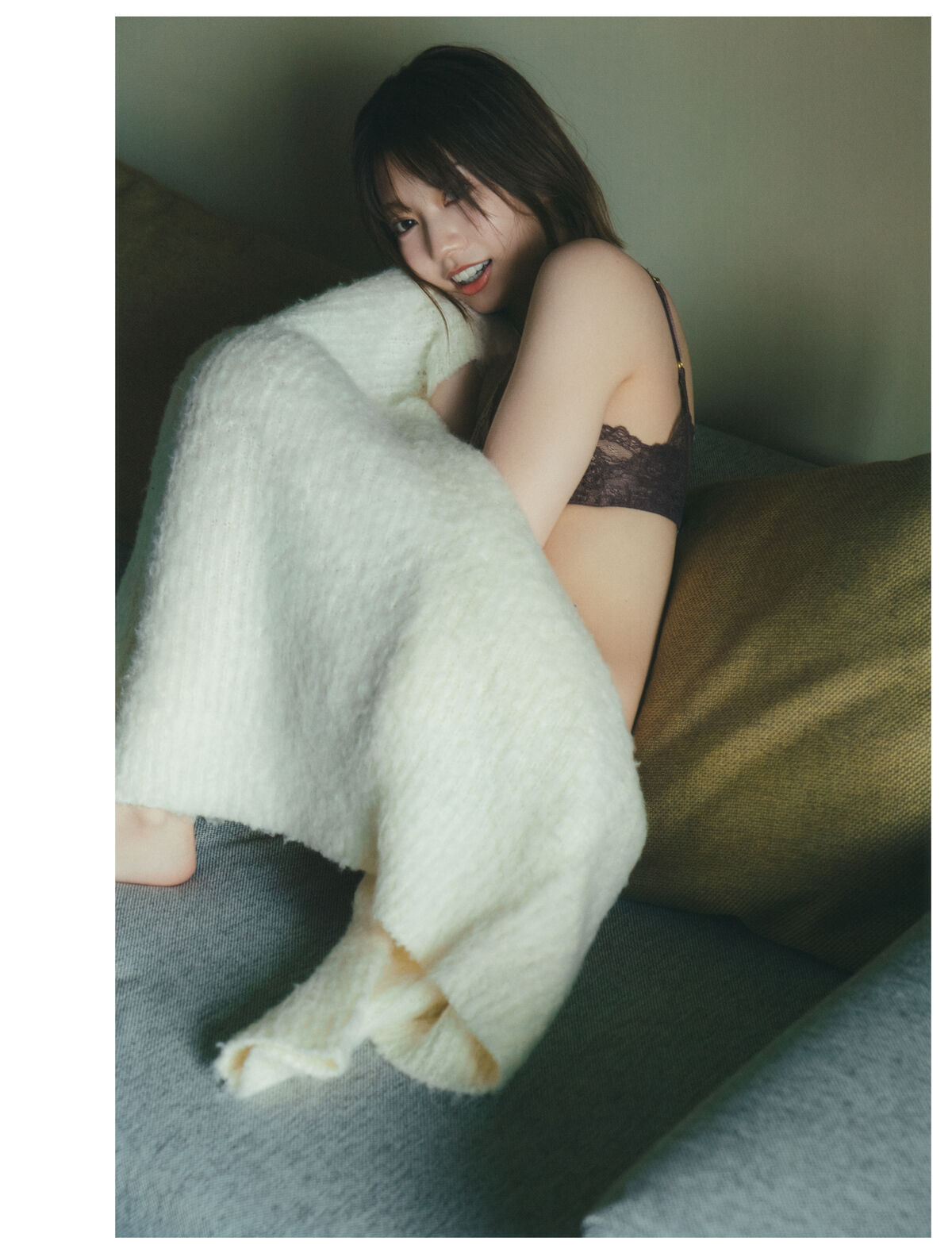 Photobook 2024 06 18 日向坂46 Ayaka Takamoto 高本彩花 1st写真集 僕の記憶の中で Part2 0020 0235252941.jpg