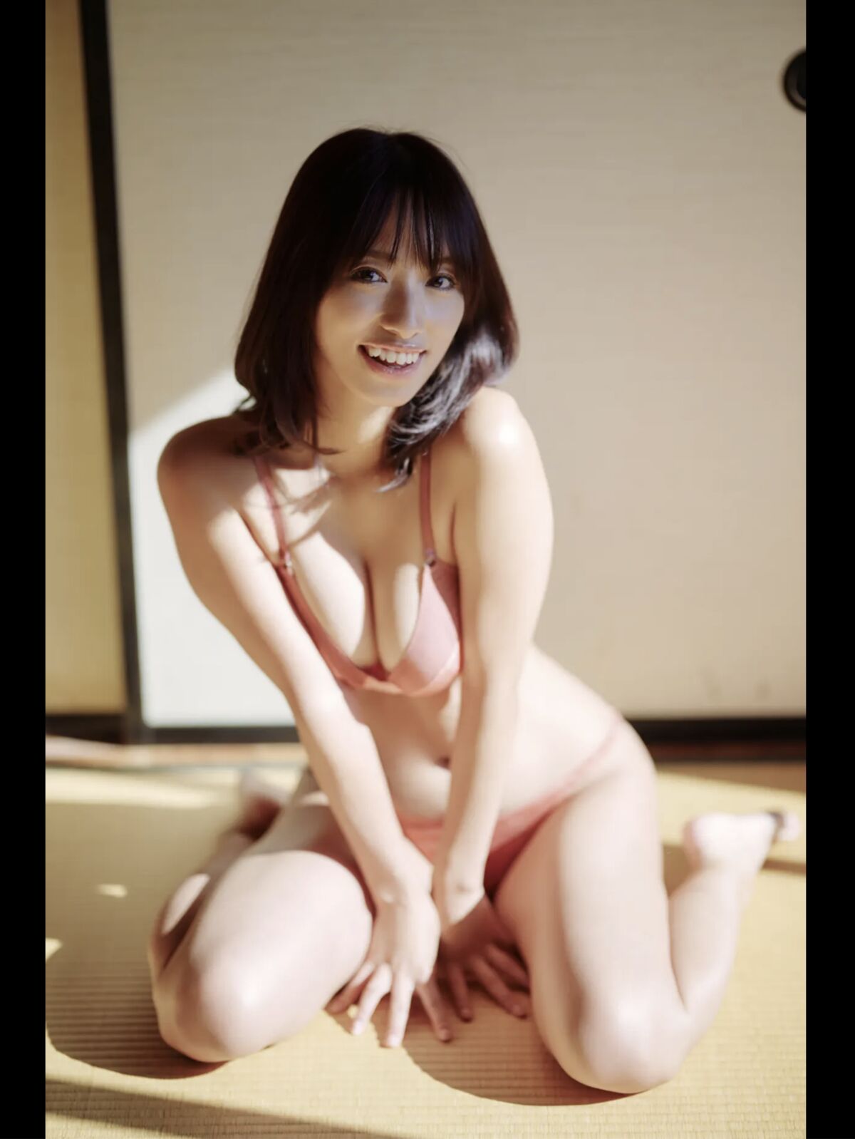 Photobook Takanashi Mizuki 高梨瑞樹 みずきのぜんぶ Friday Gold 0010 4867793447.jpg