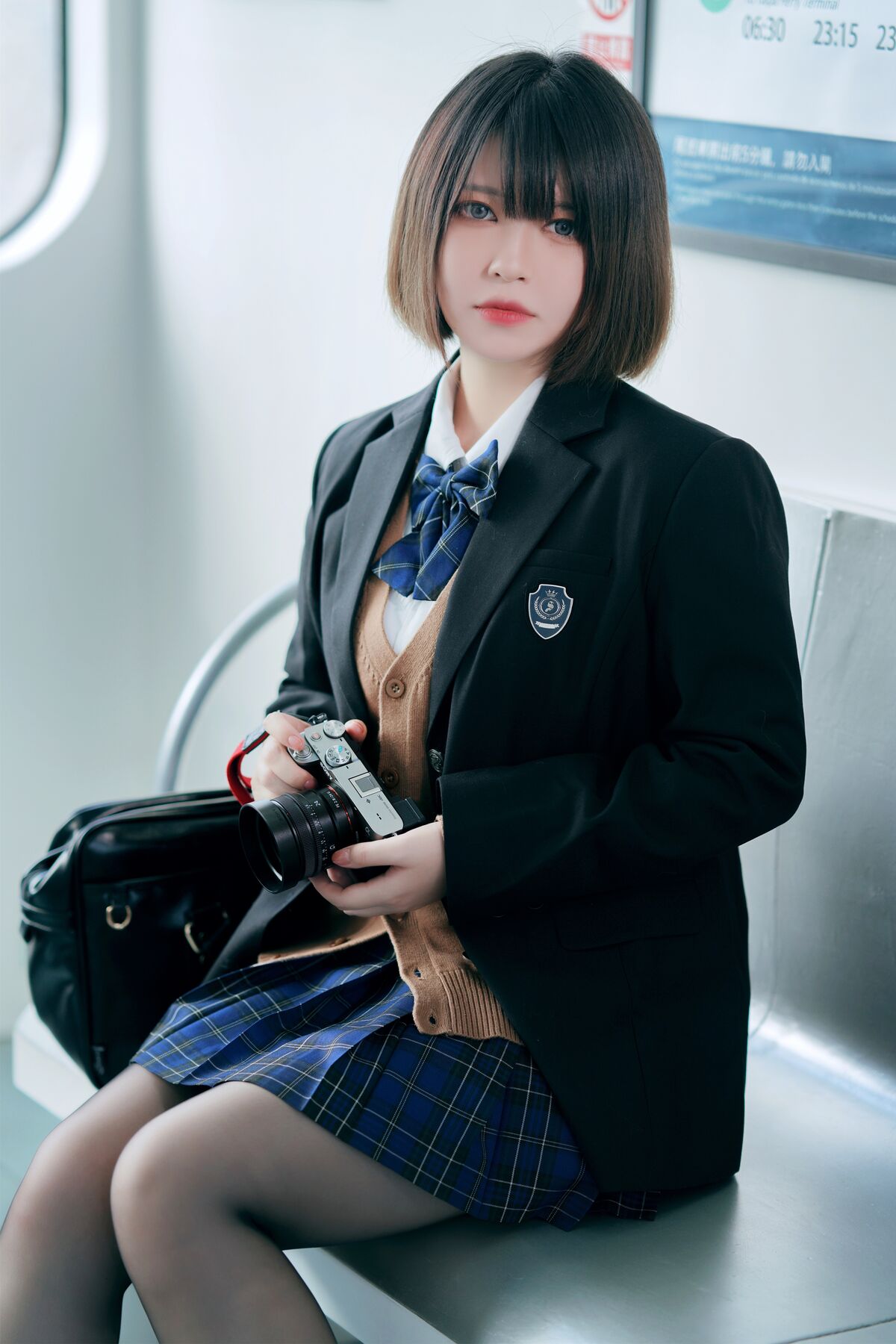 Coser@半半子 彼女の制服姿が好き 电车庭院 0033 2928538493.jpg