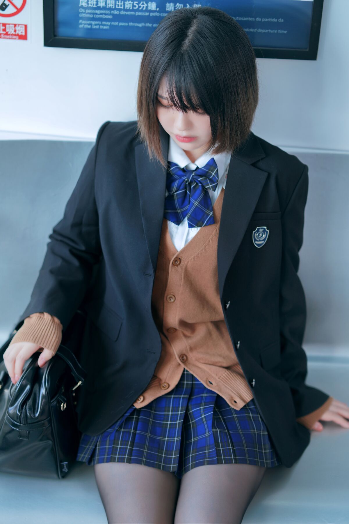 Coser@半半子 彼女の制服姿が好き 电车庭院 0041 3222426080.jpg