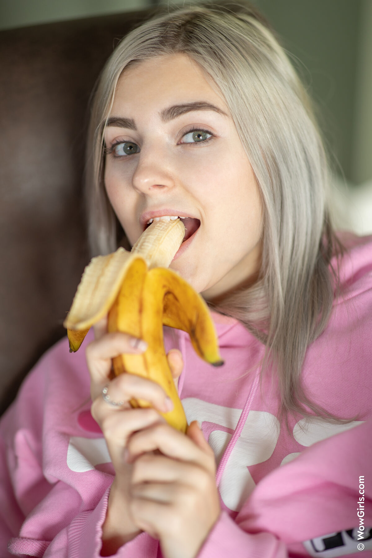 WowGirls Eva Elfie Banana Time Part1 0026 2658452345.jpg