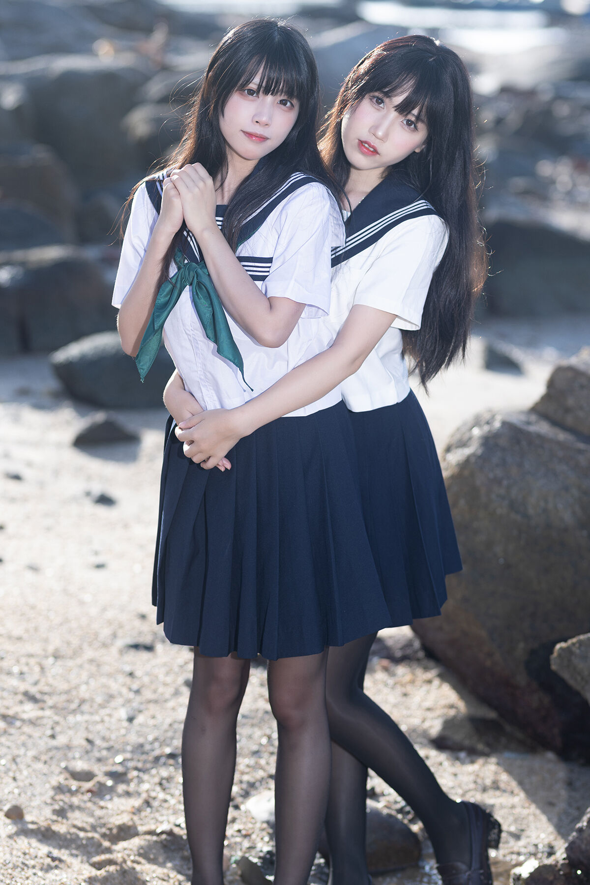 Coser@不呆猫 And 三無人型 – 水手服百合黑丝