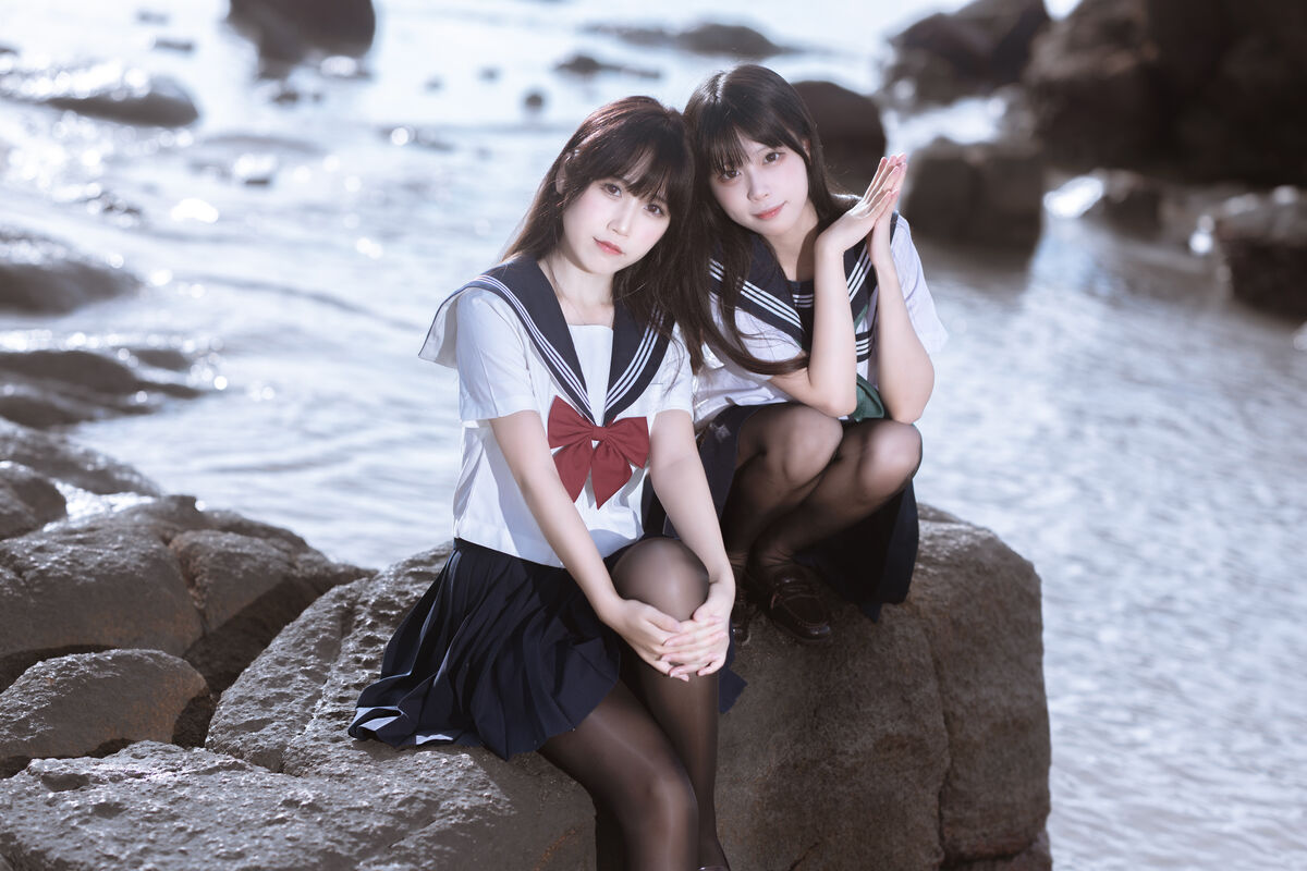 Coser@不呆猫 And 三無人型 水手服百合黑丝 0004 5259829932.jpg