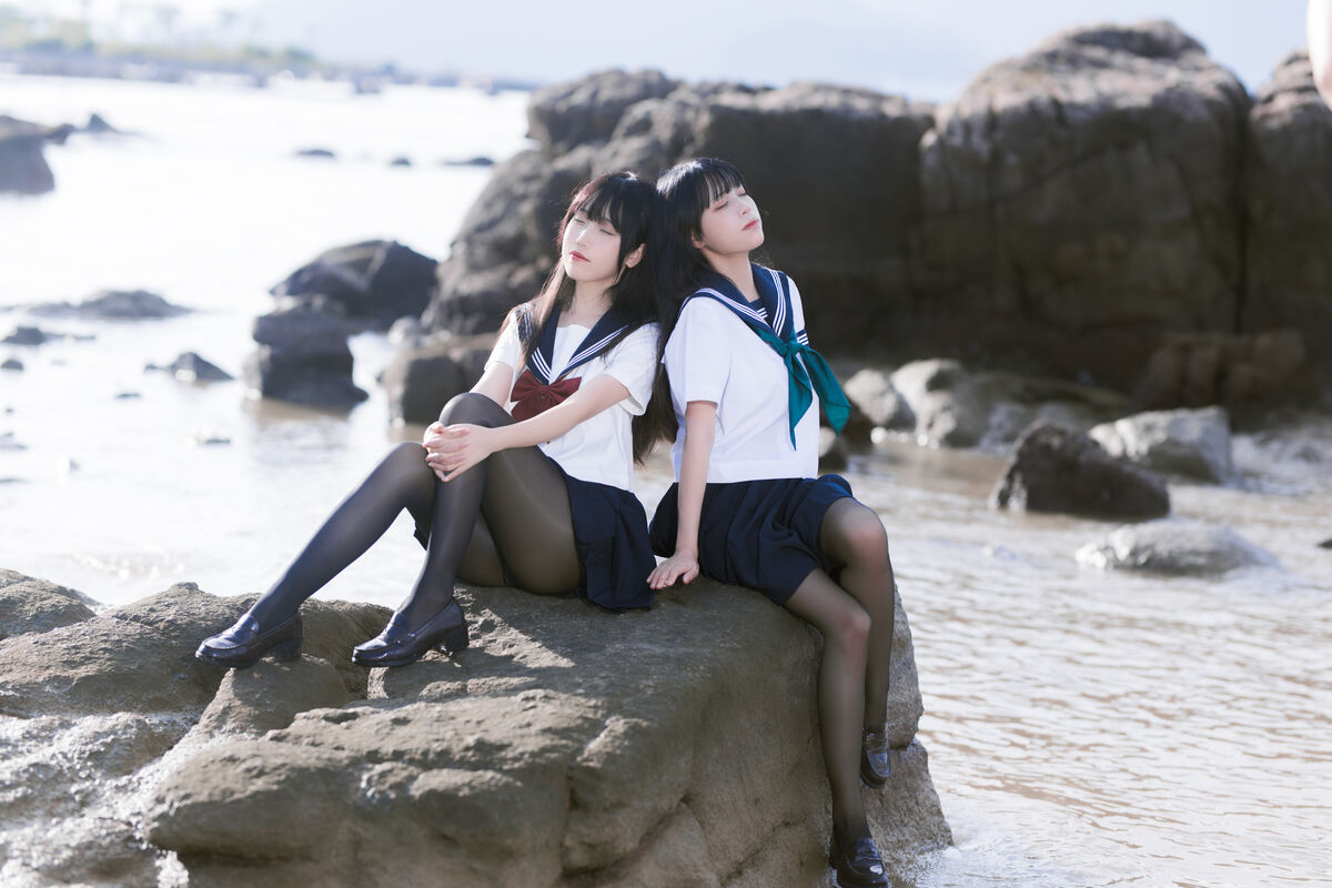 Coser@不呆猫 And 三無人型 水手服百合黑丝 0006 4731908840.jpg